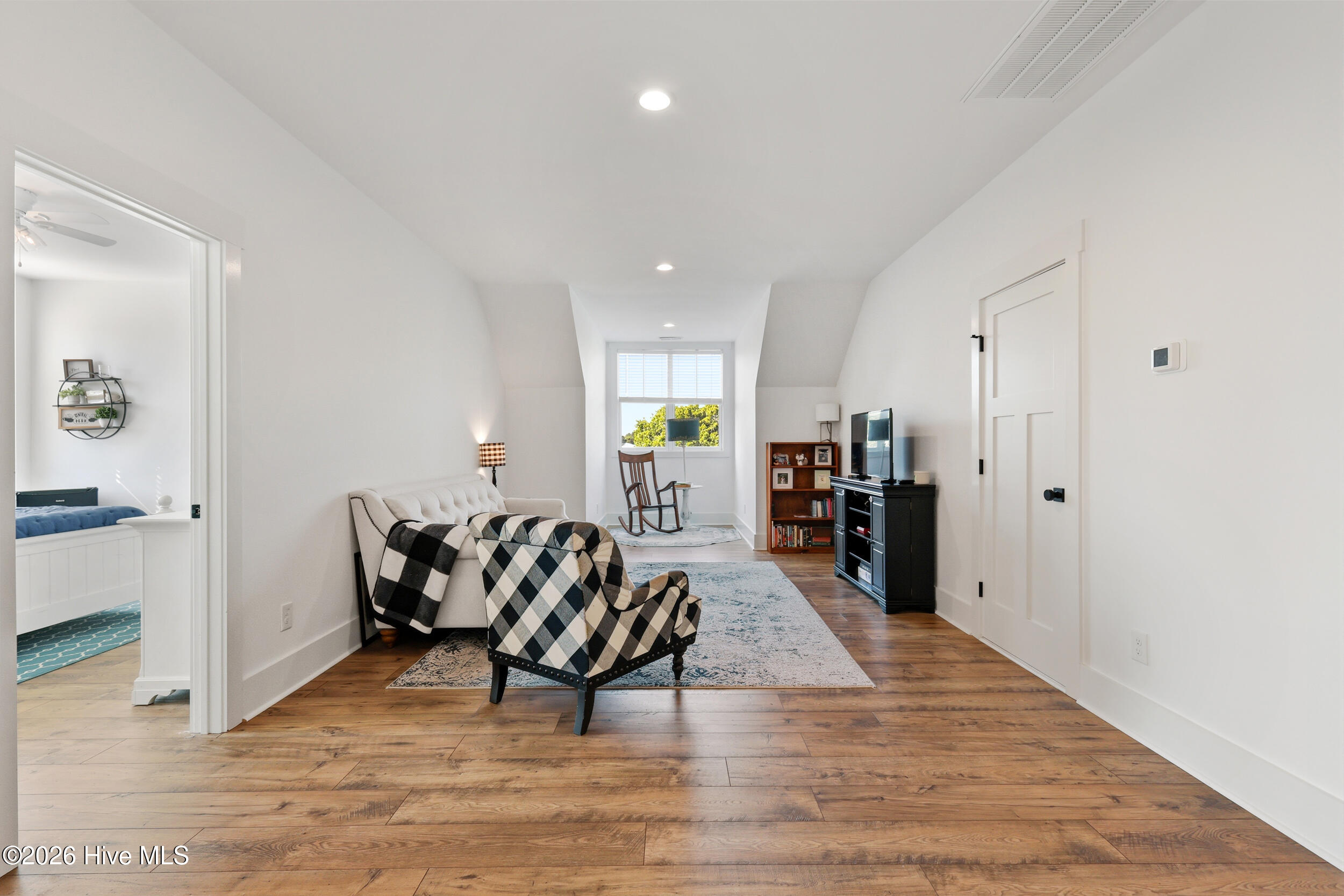 3829 Bay Colony Road NE