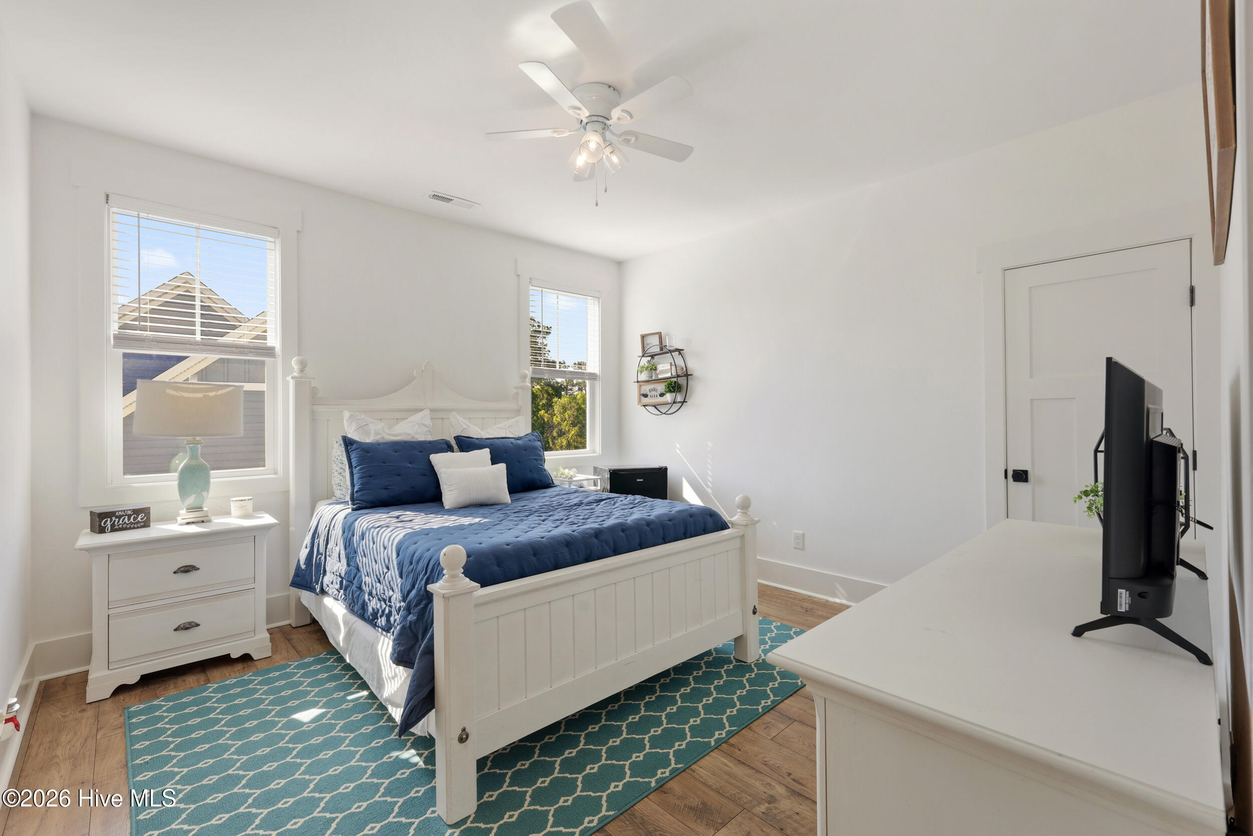3829 Bay Colony Road NE