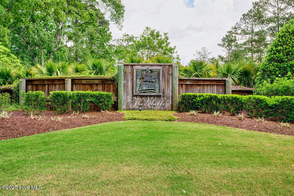 3829 Bay Colony Road NE