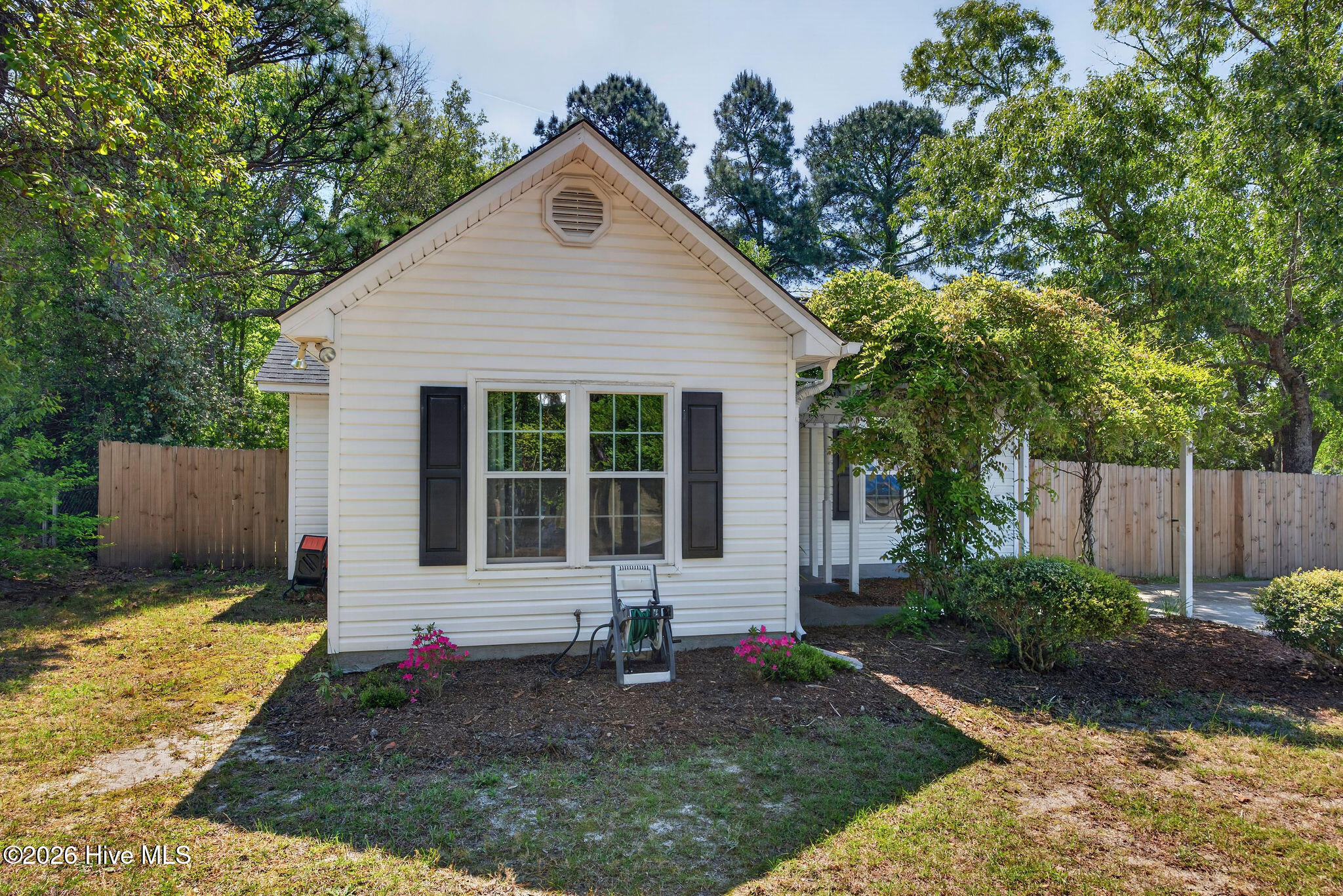 315 Tangle Oaks Court SE