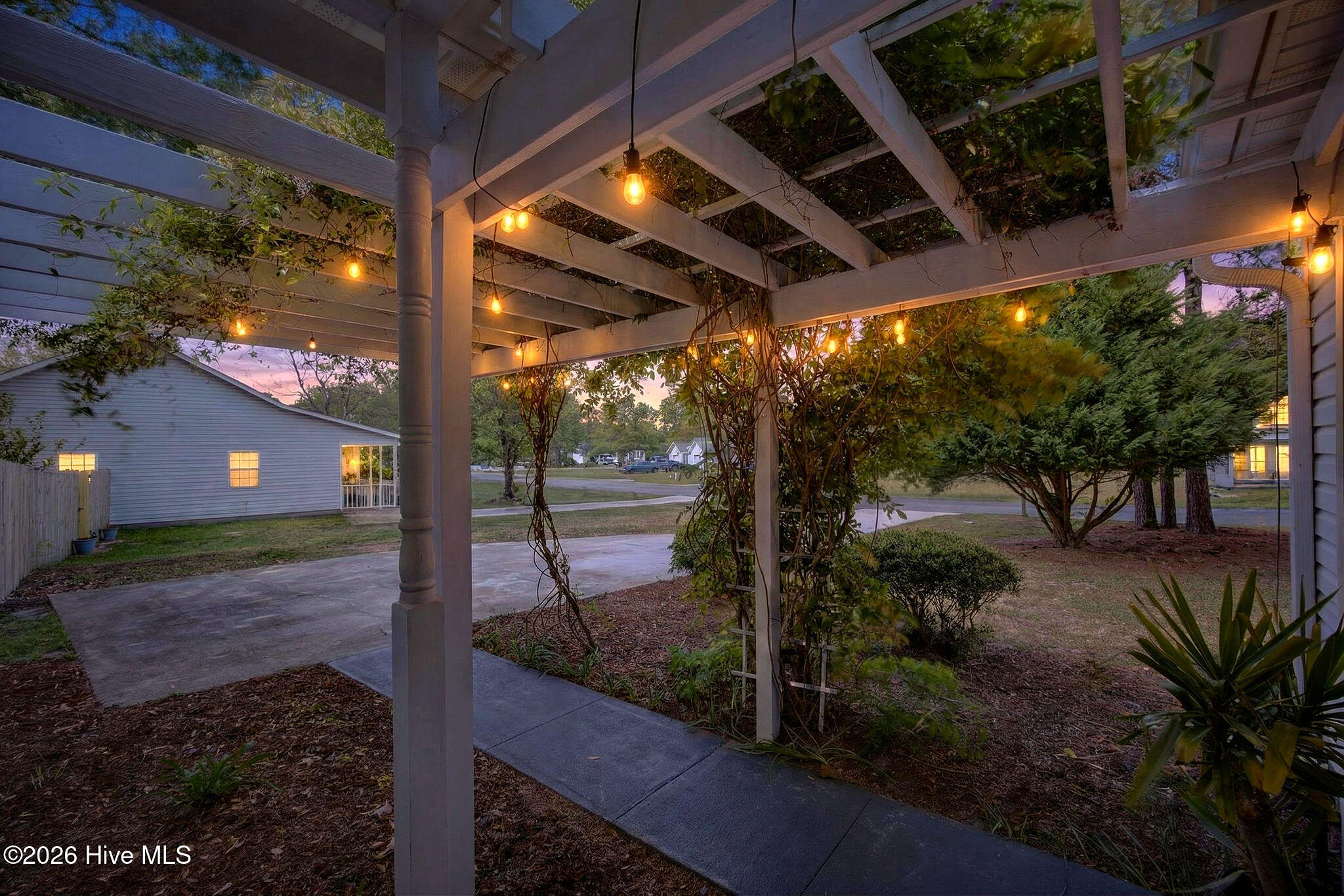 315 Tangle Oaks Court SE