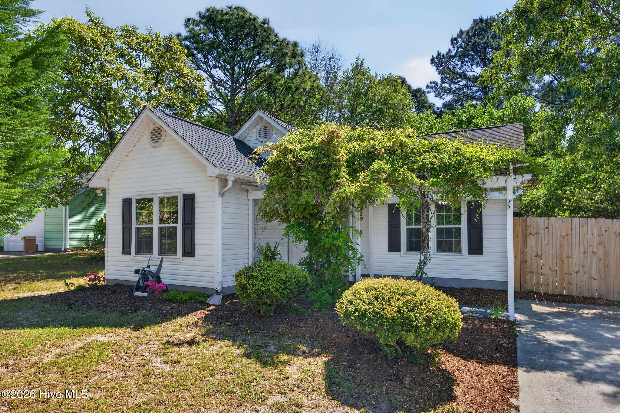 315 Tangle Oaks Court SE