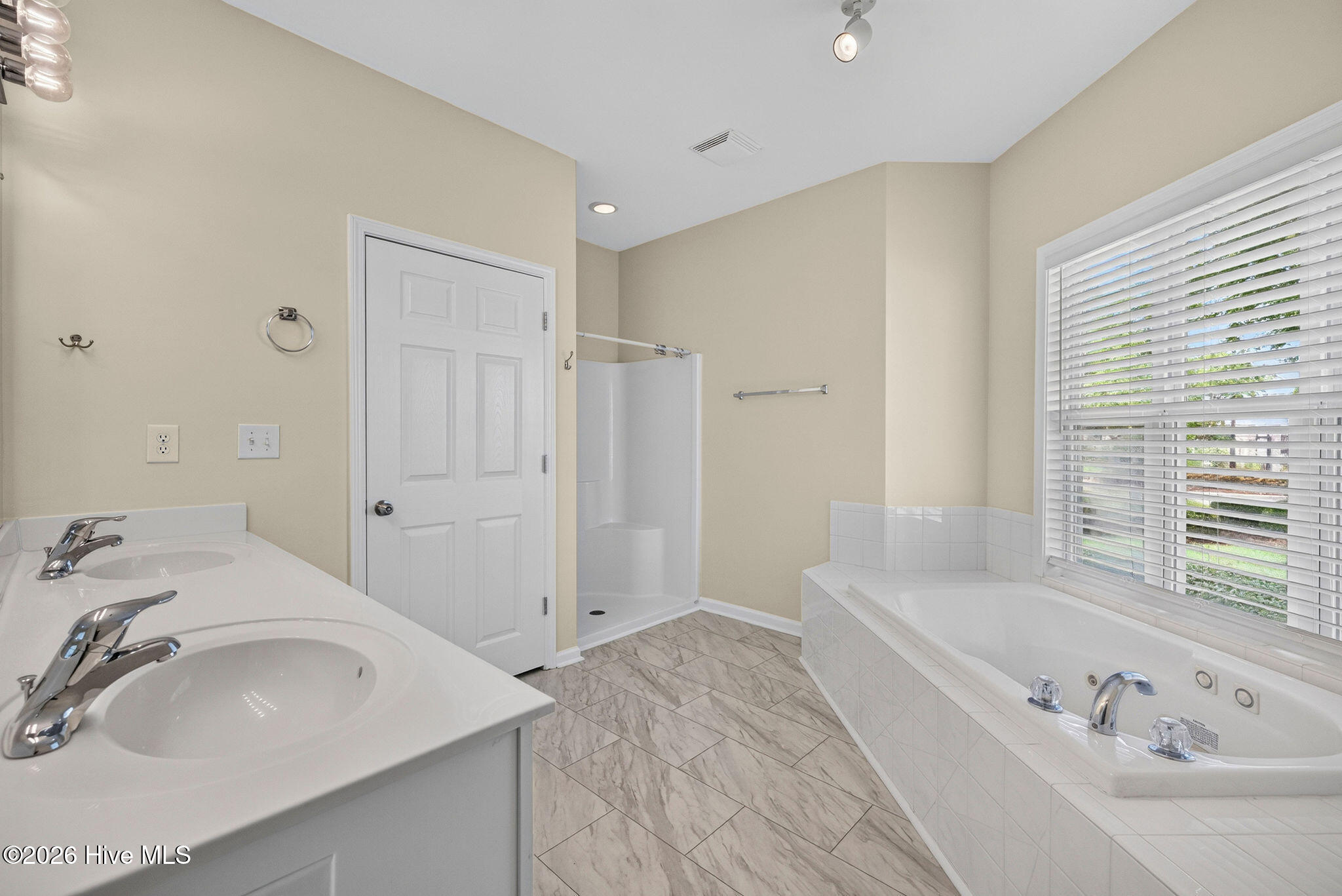 3901 Botsford Court Unit 101