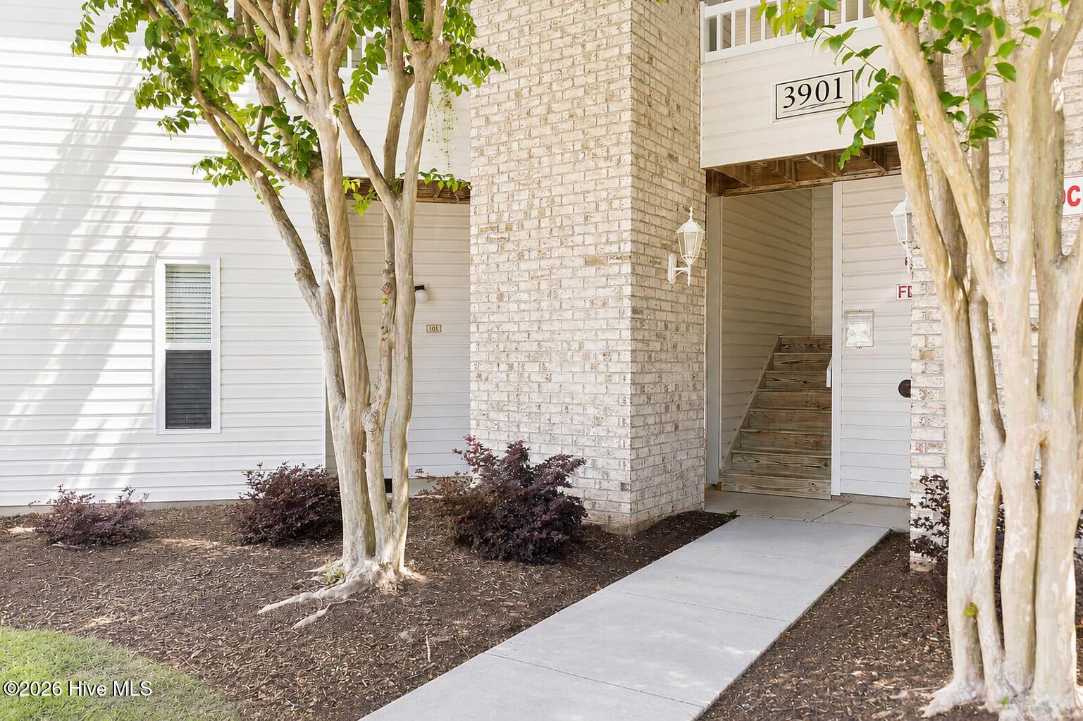3901 Botsford Court Unit 101