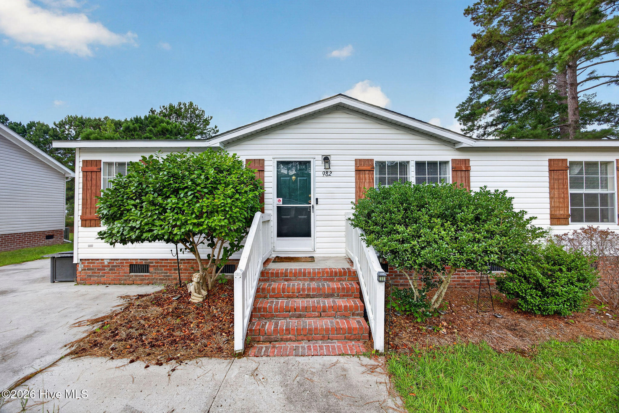 982 Waterview Lane SW