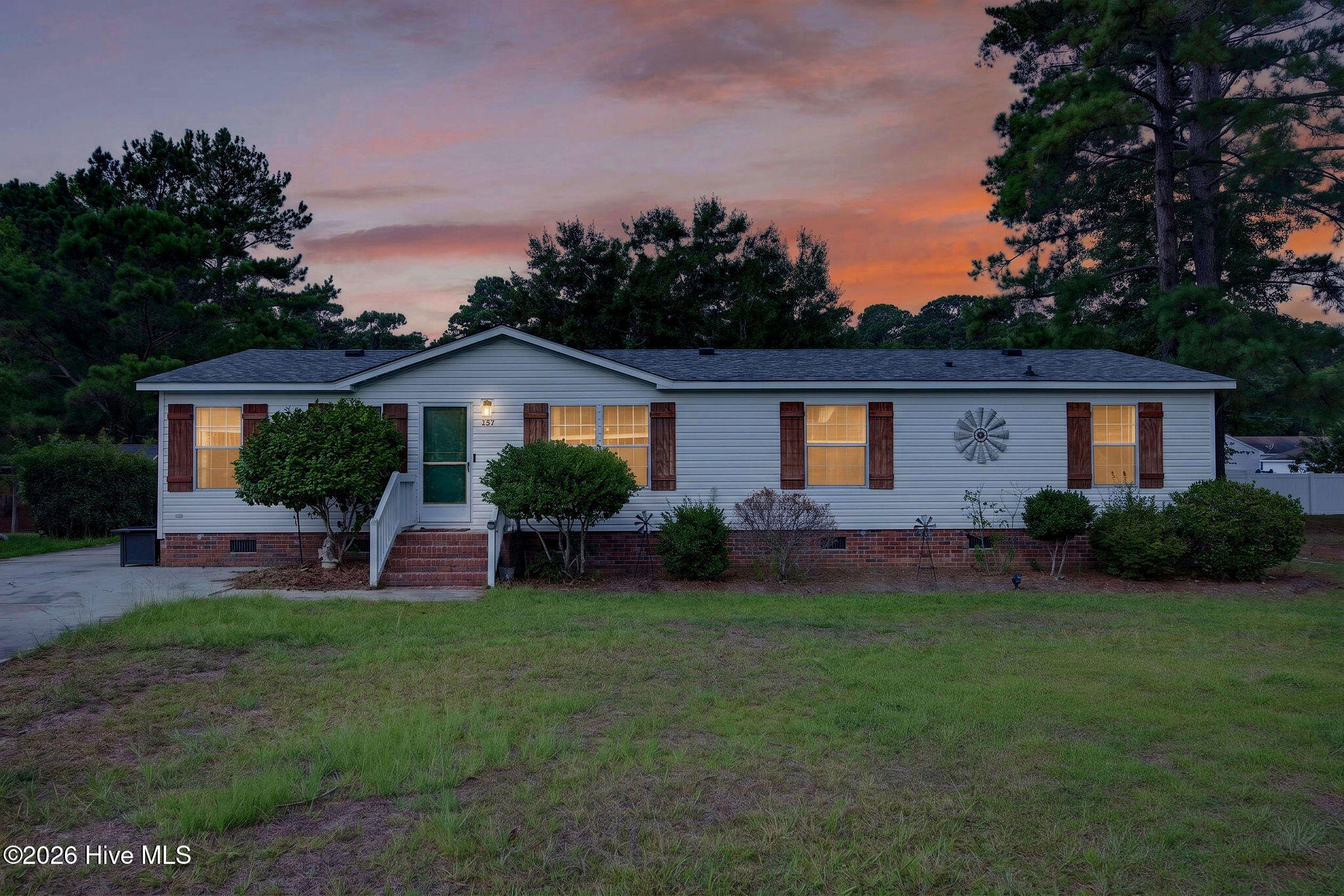 982 Waterview Lane SW