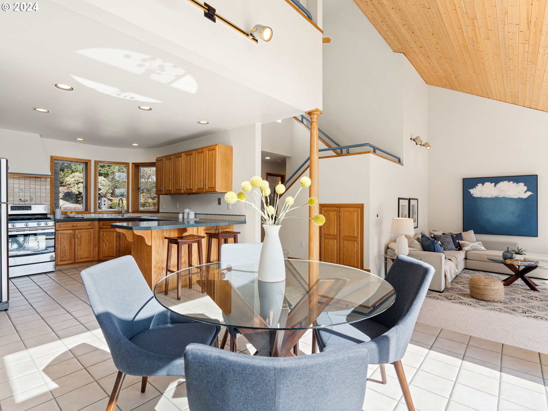 20160 NE INTERLACHEN LN