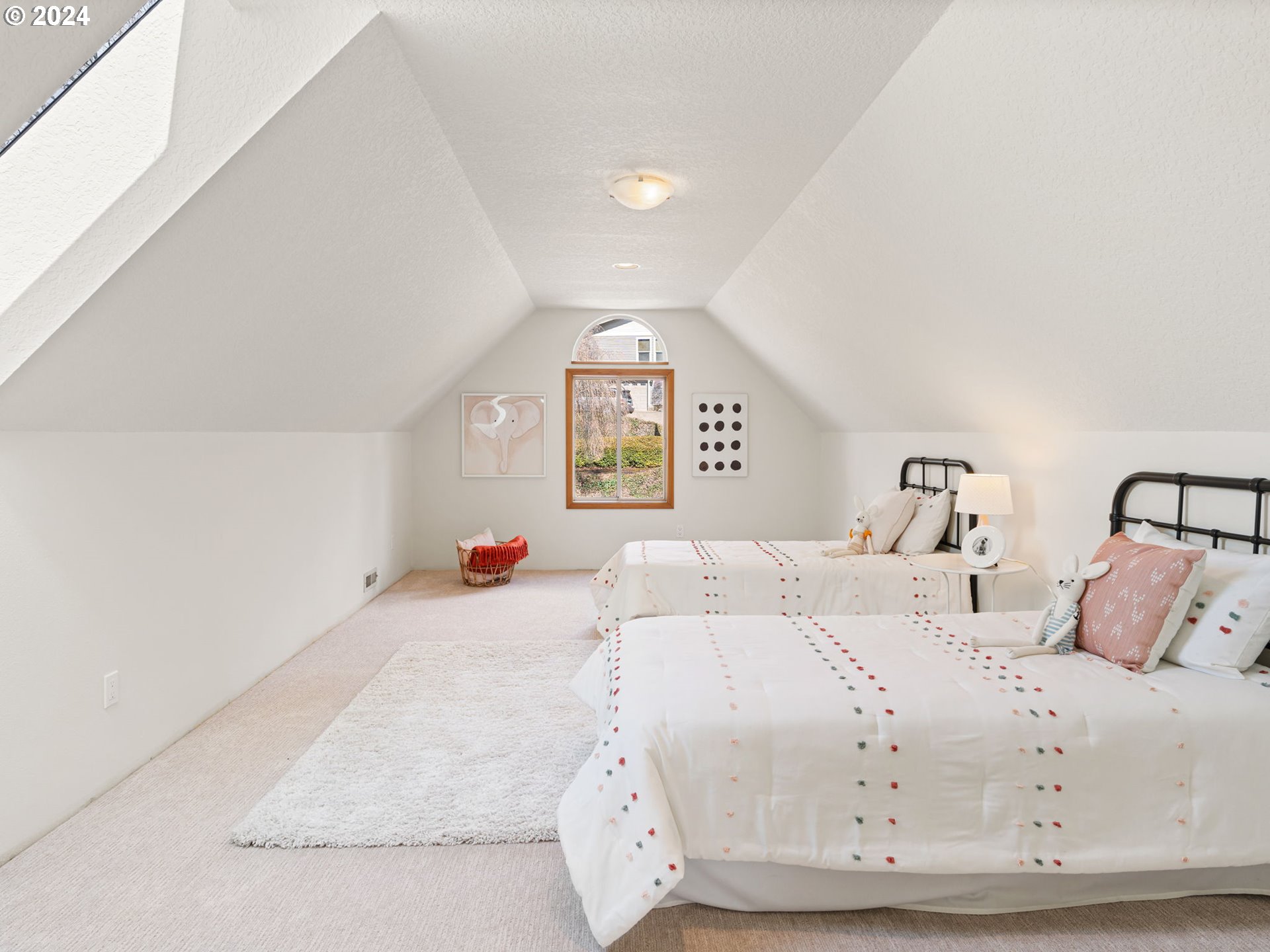 20160 NE INTERLACHEN LN