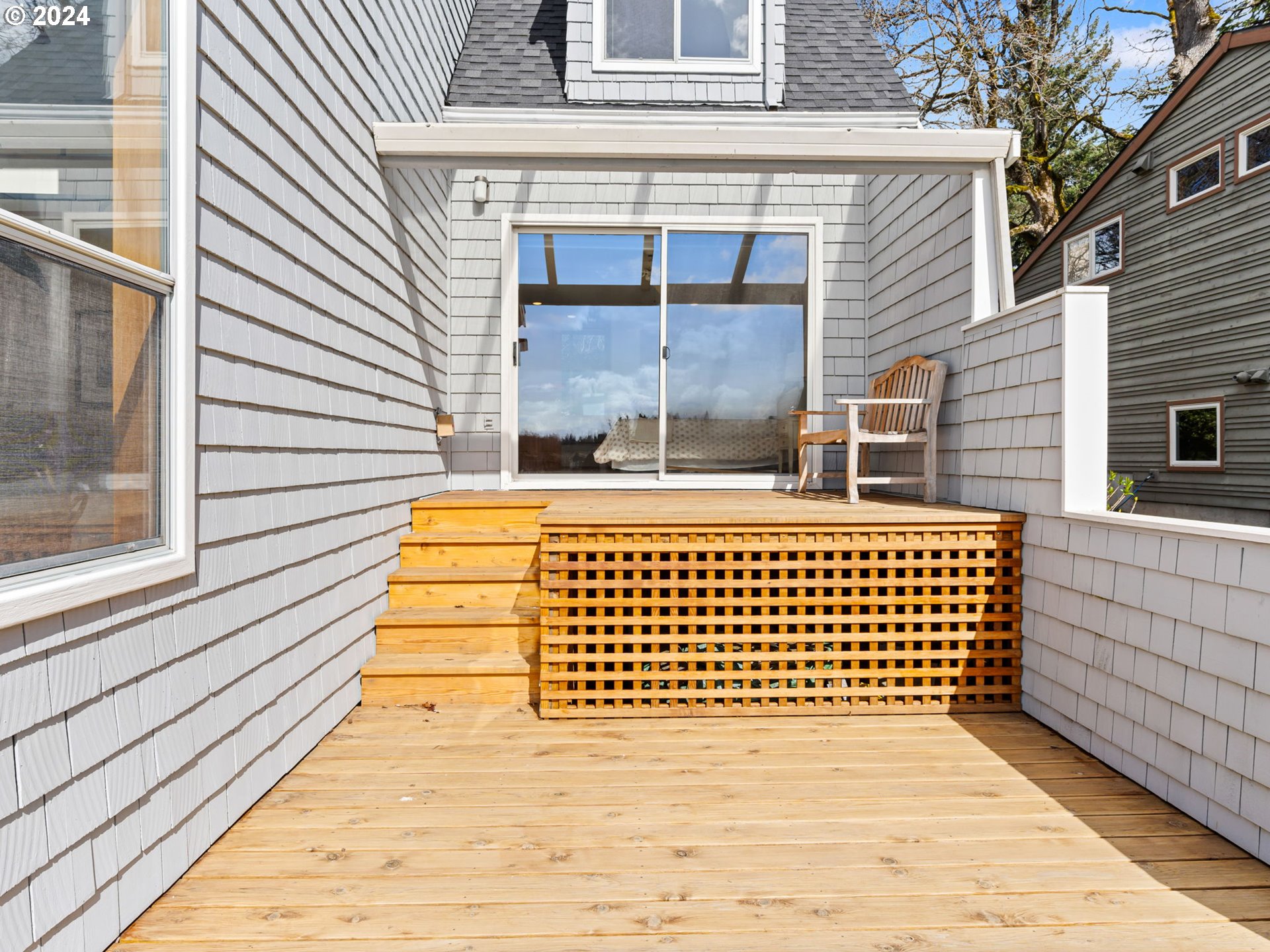 20160 NE INTERLACHEN LN