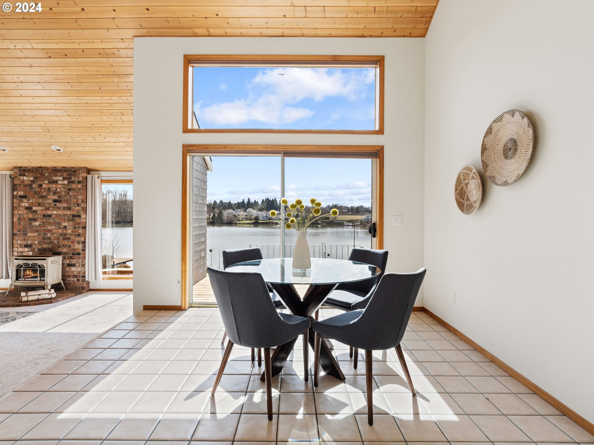 20160 NE INTERLACHEN LN