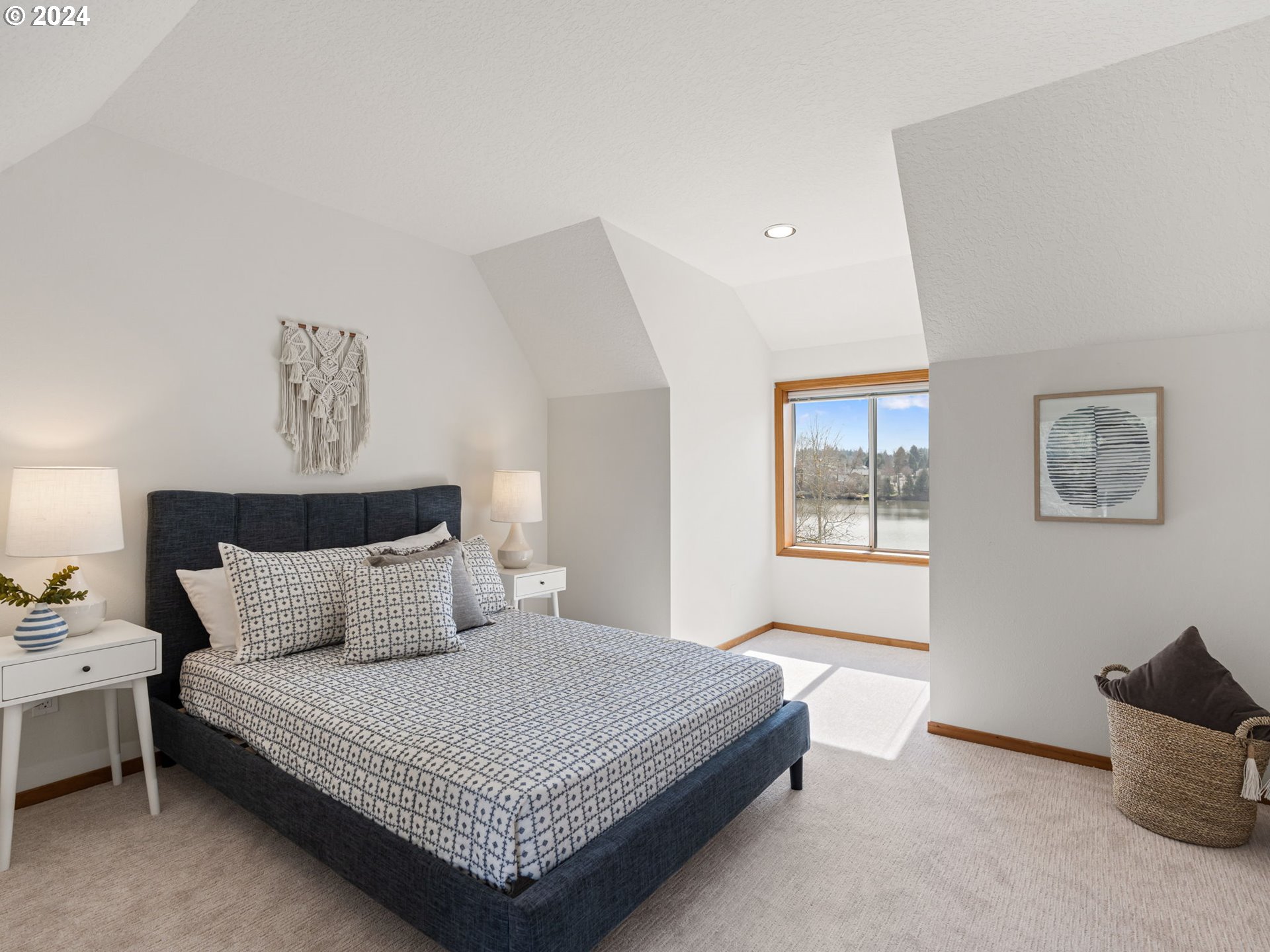 20160 NE INTERLACHEN LN