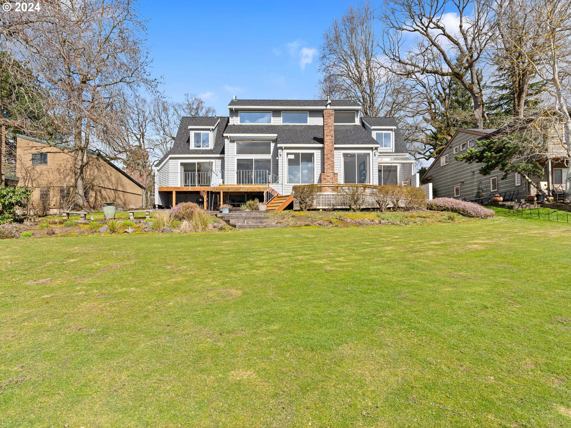 20160 NE INTERLACHEN LN