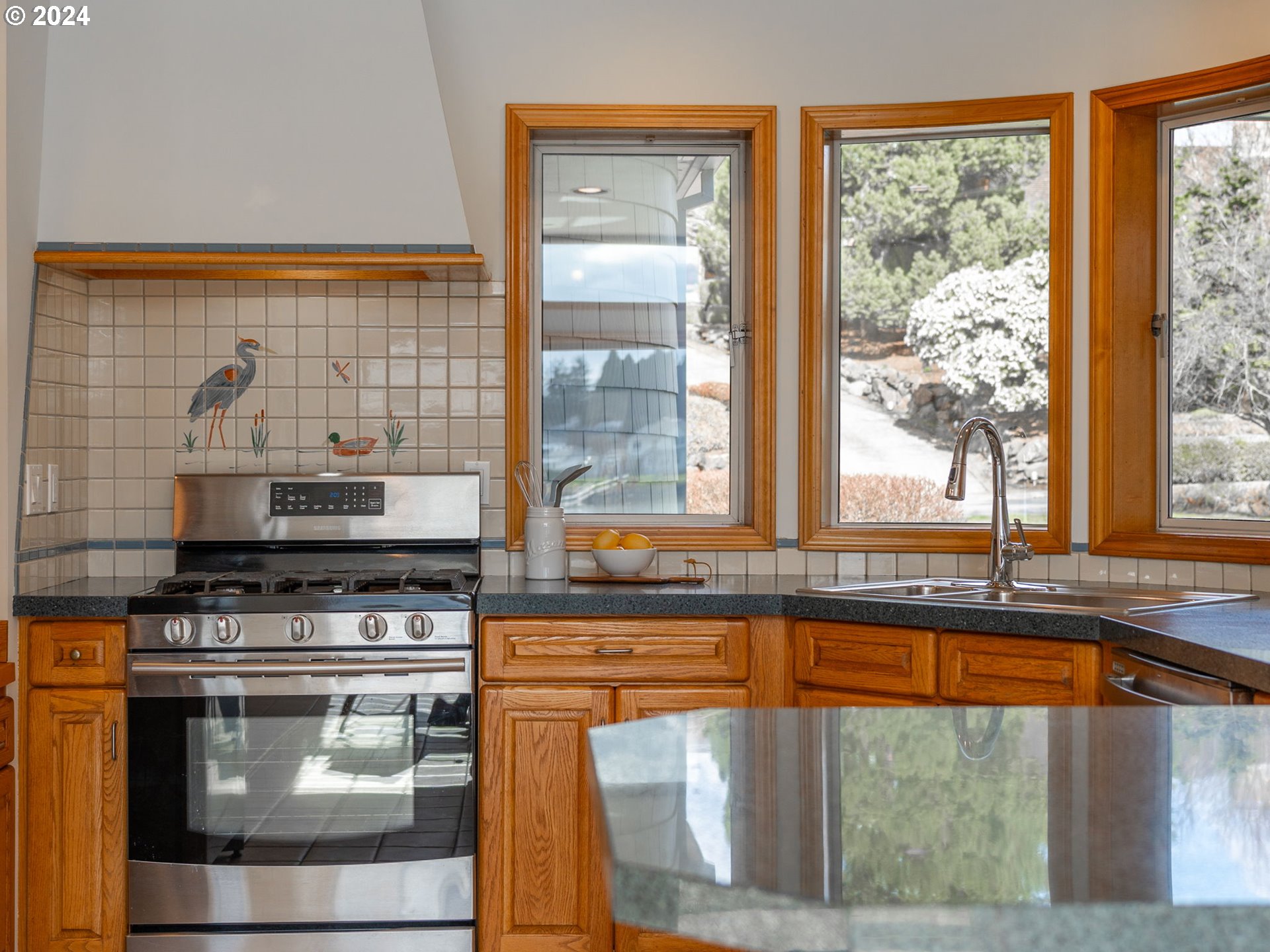 20160 NE INTERLACHEN LN