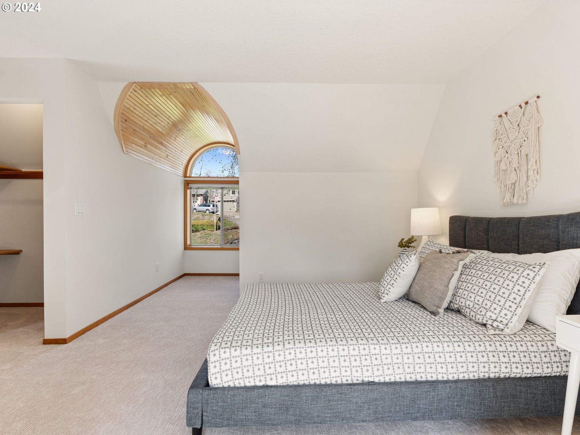 20160 NE INTERLACHEN LN