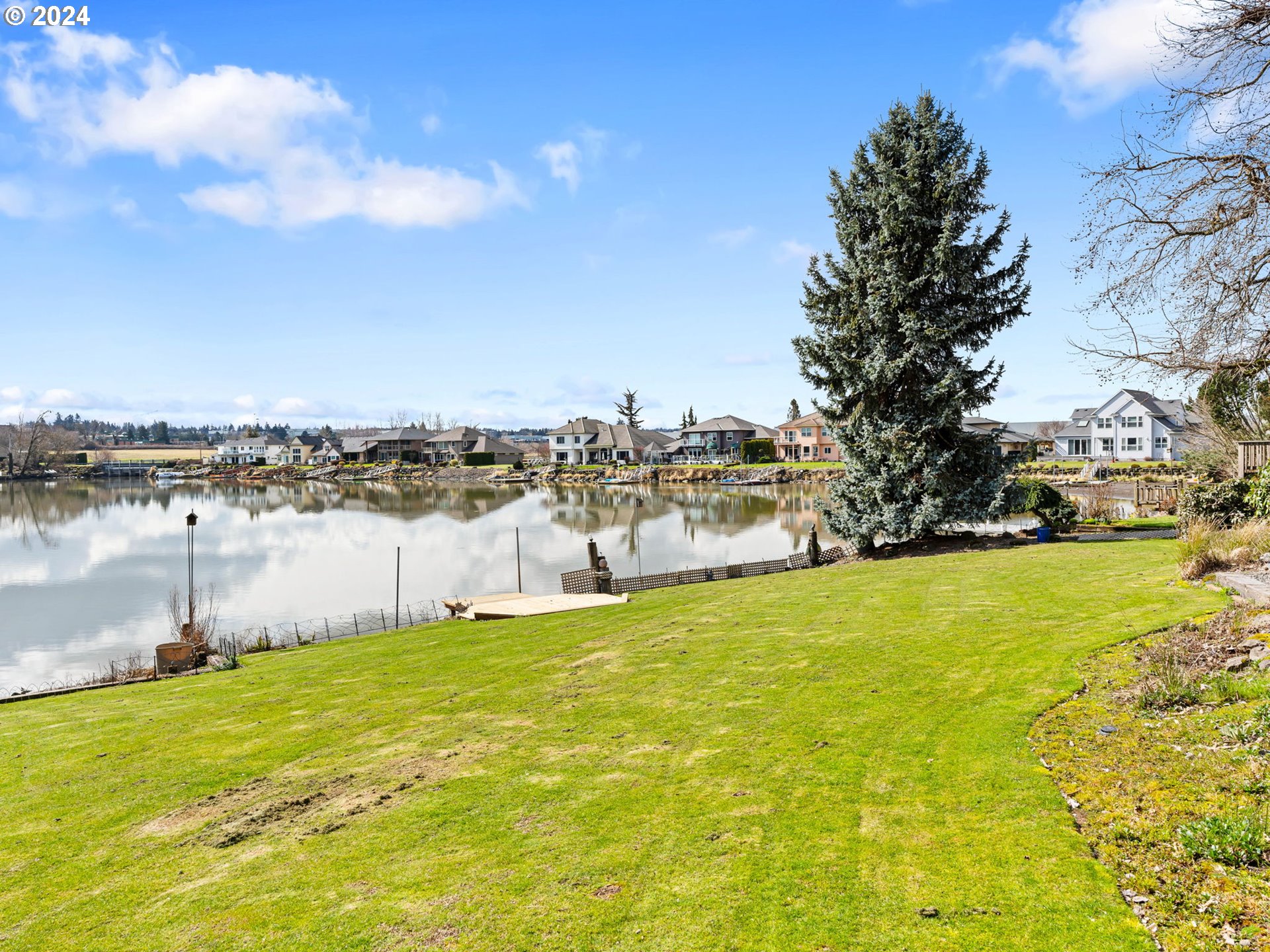 20160 NE INTERLACHEN LN