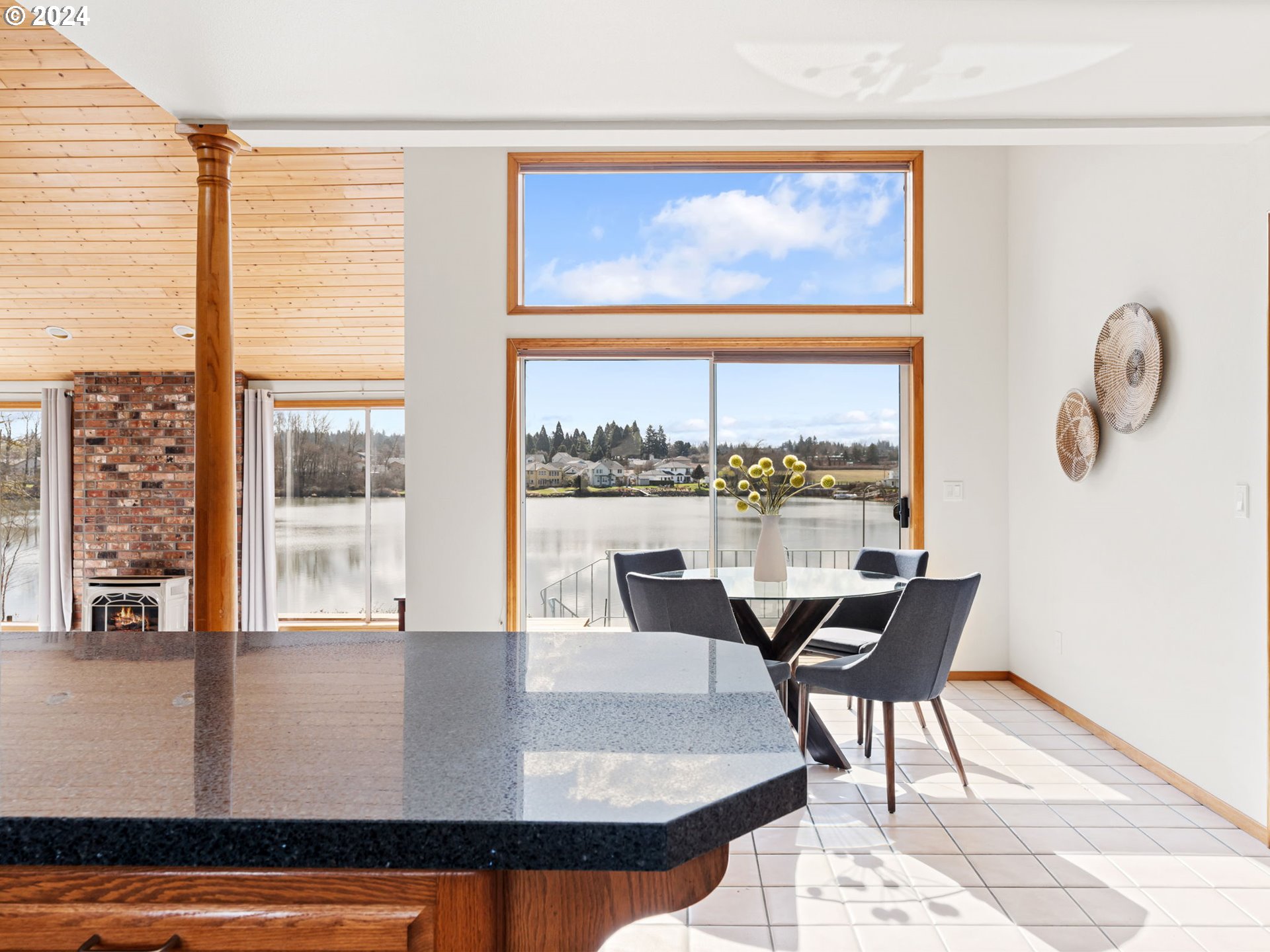 20160 NE INTERLACHEN LN