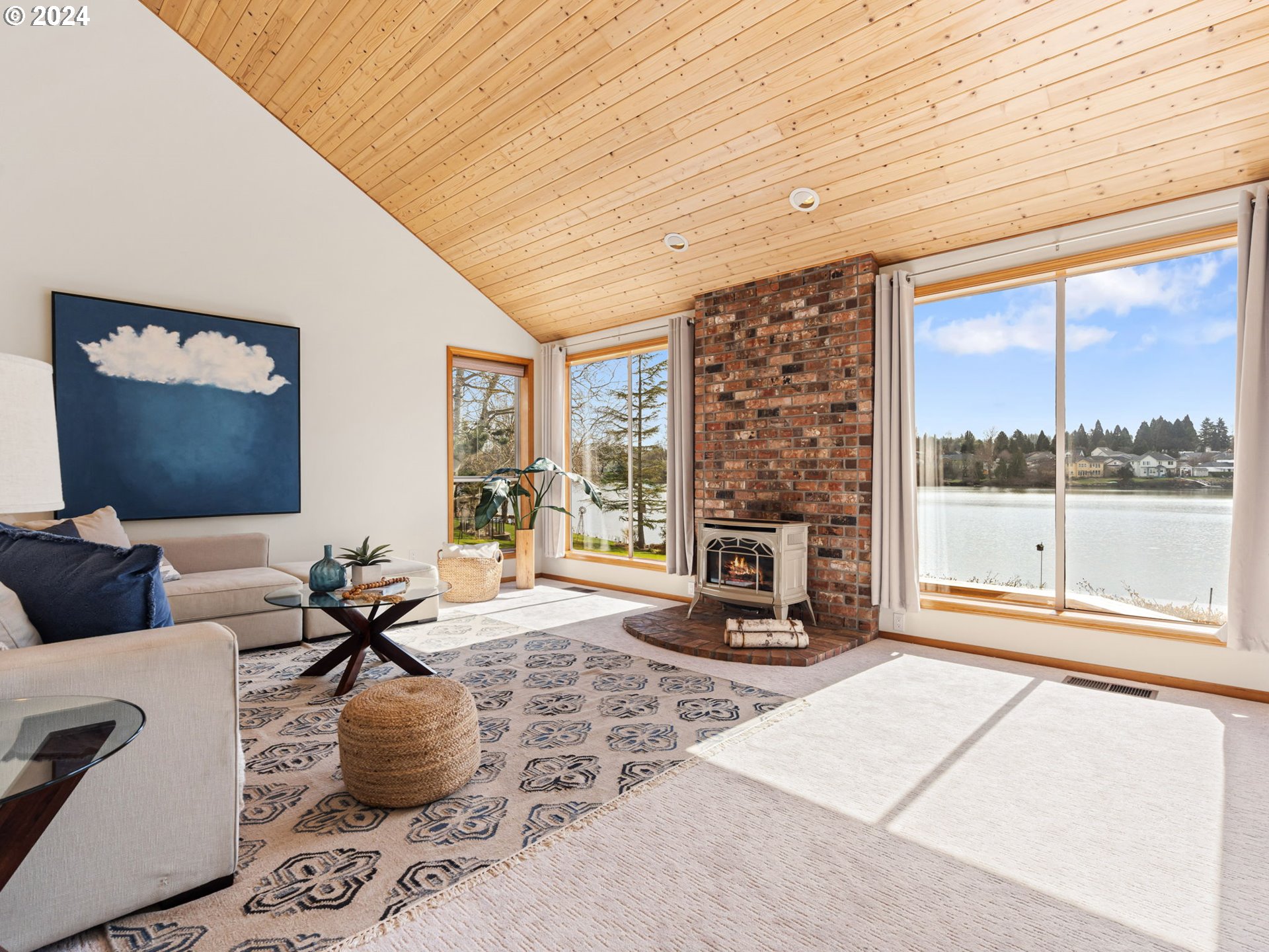 20160 NE INTERLACHEN LN