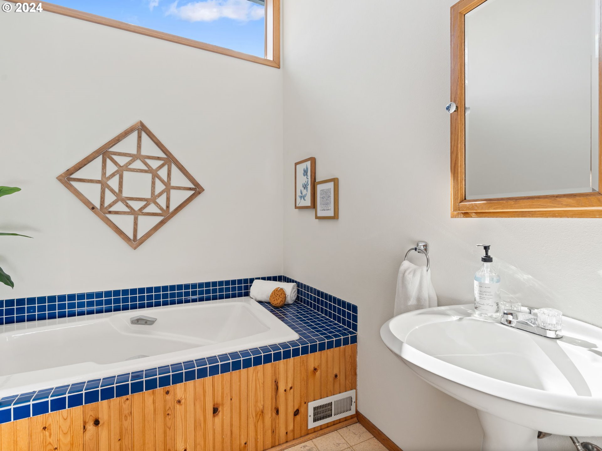 20160 NE INTERLACHEN LN