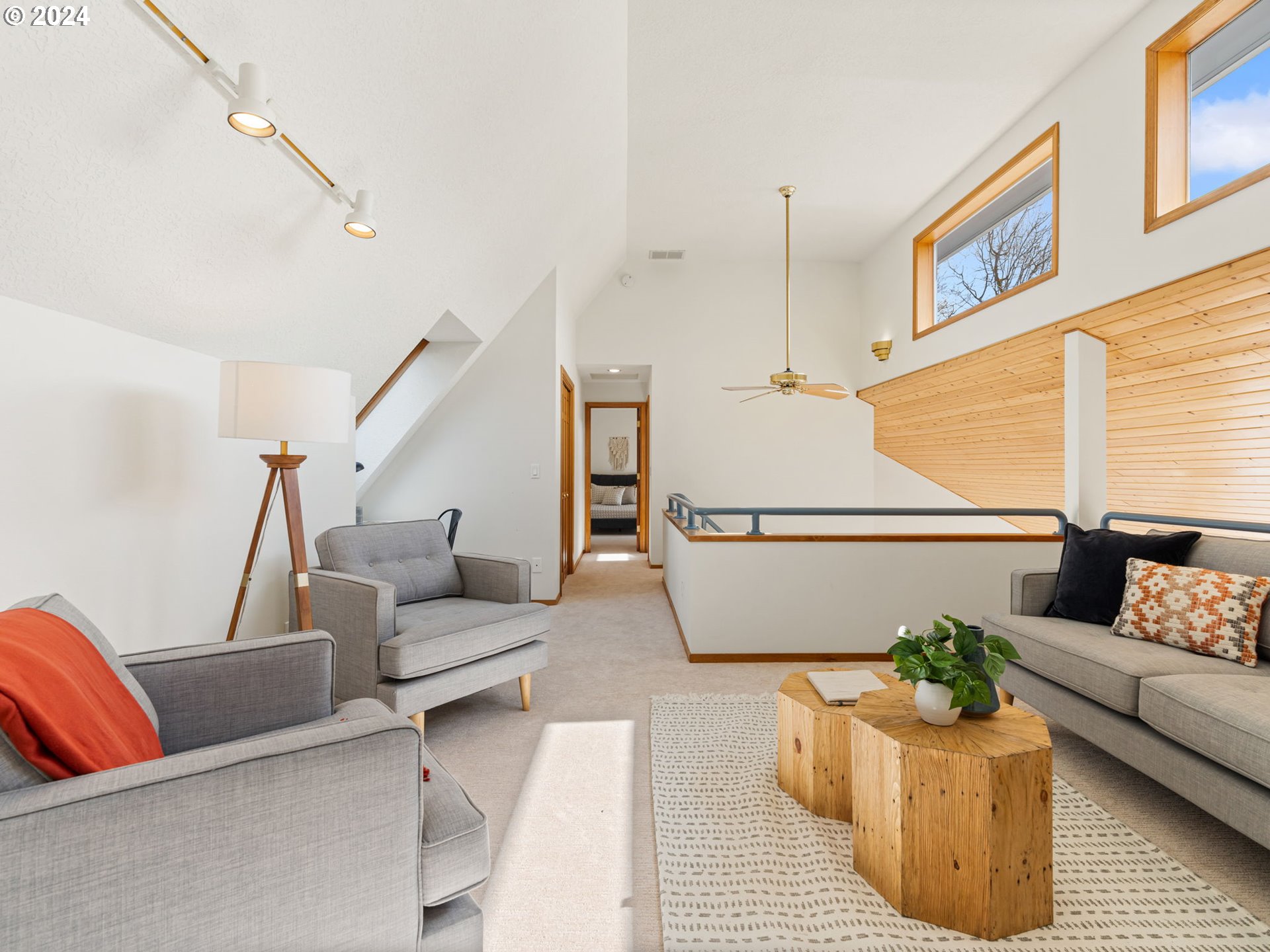 20160 NE INTERLACHEN LN