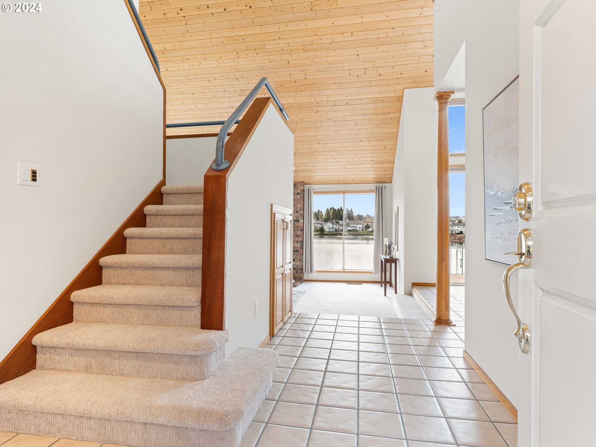 20160 NE INTERLACHEN LN