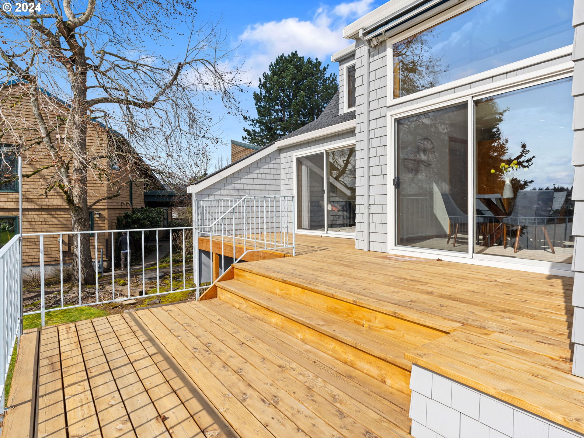 20160 NE INTERLACHEN LN