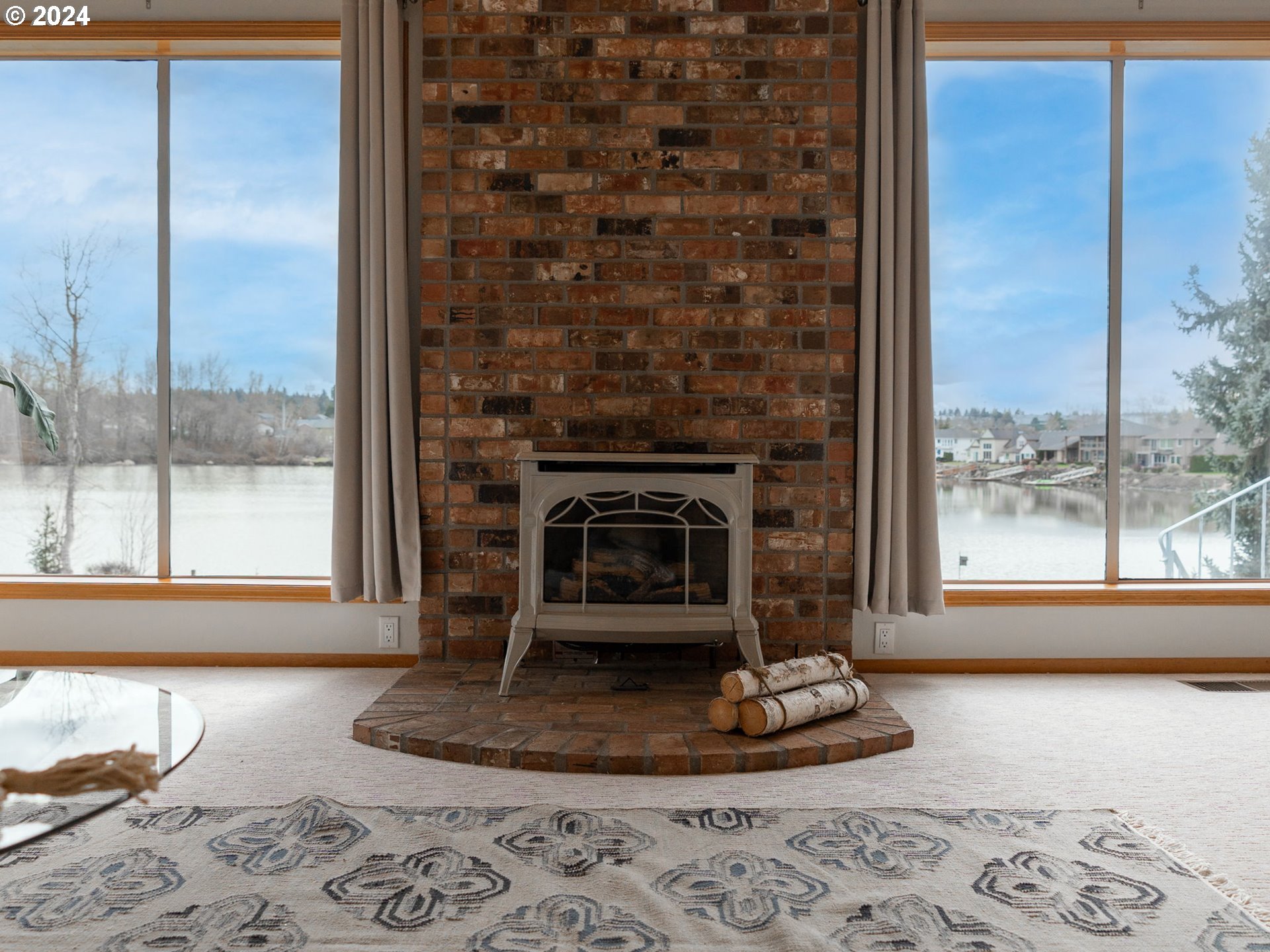 20160 NE INTERLACHEN LN