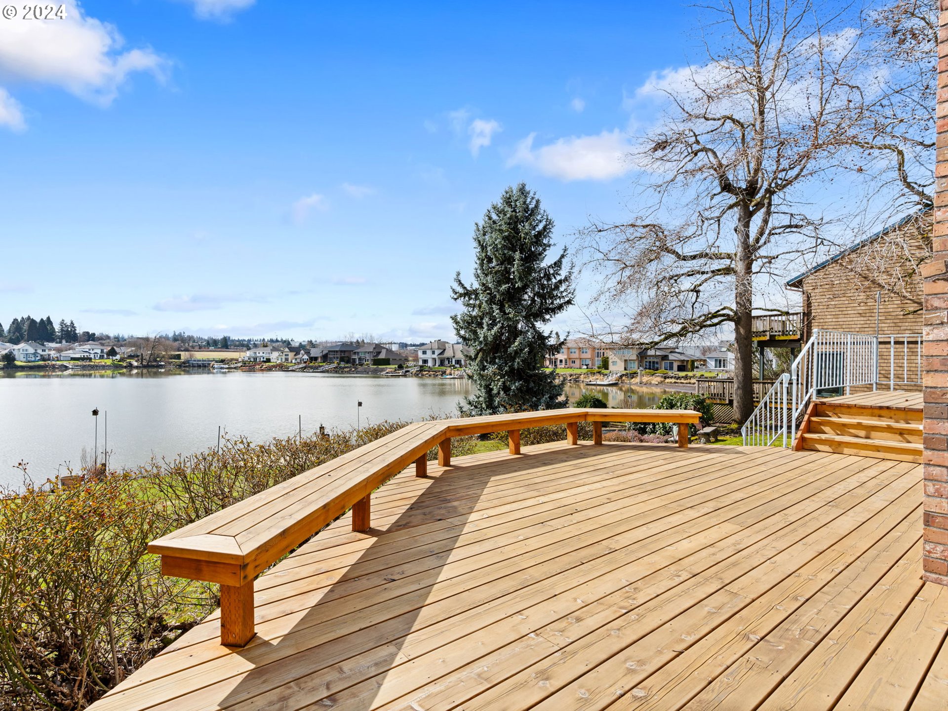 20160 NE INTERLACHEN LN