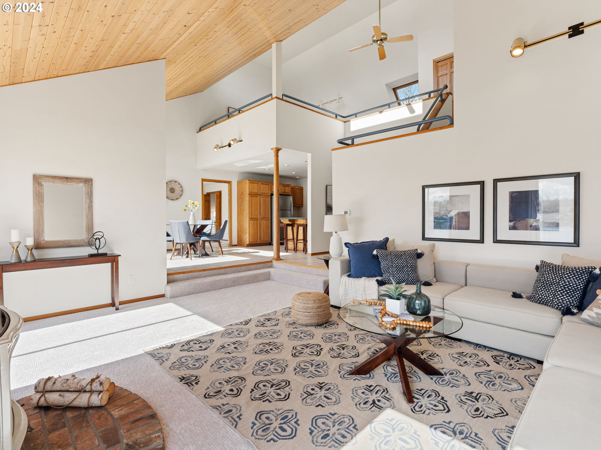 20160 NE INTERLACHEN LN