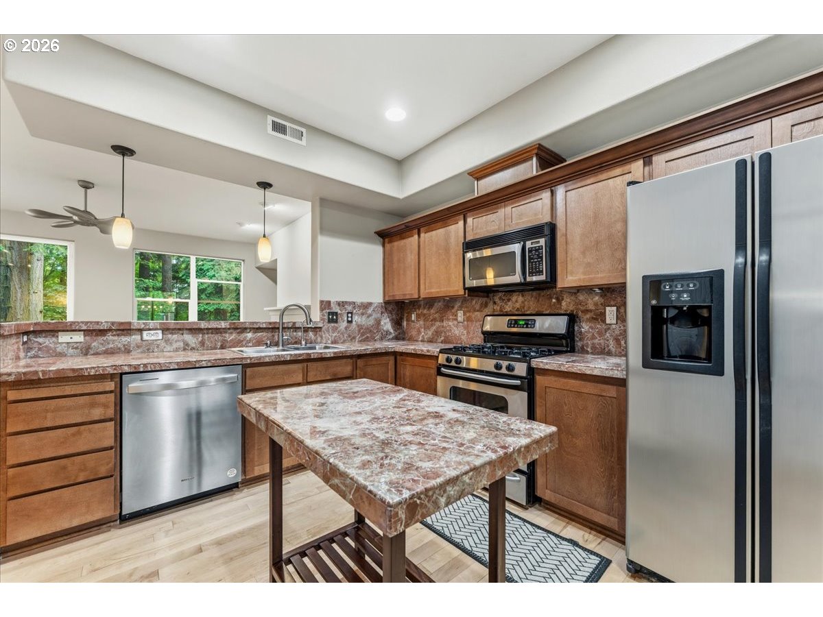2137 NE SHEFFIELD AVE