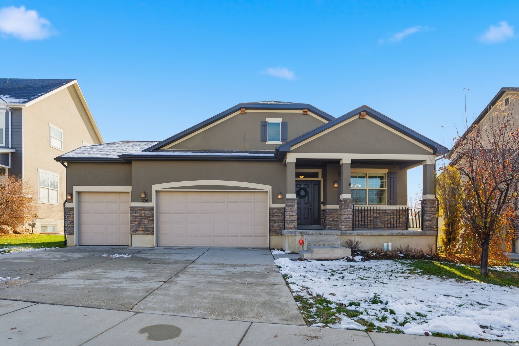 1336 E MAPLE WAY