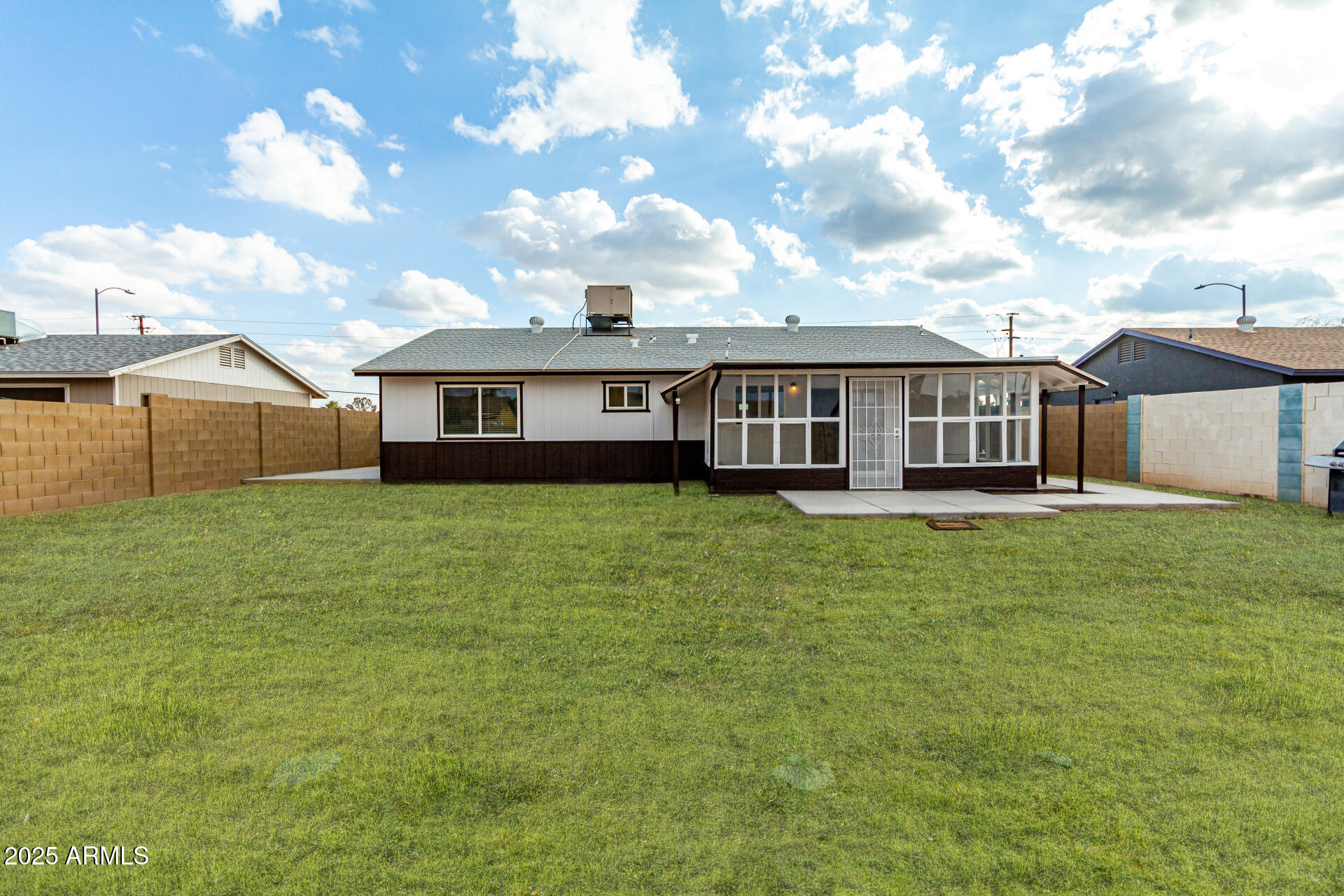 3214 W GROVERS Avenue