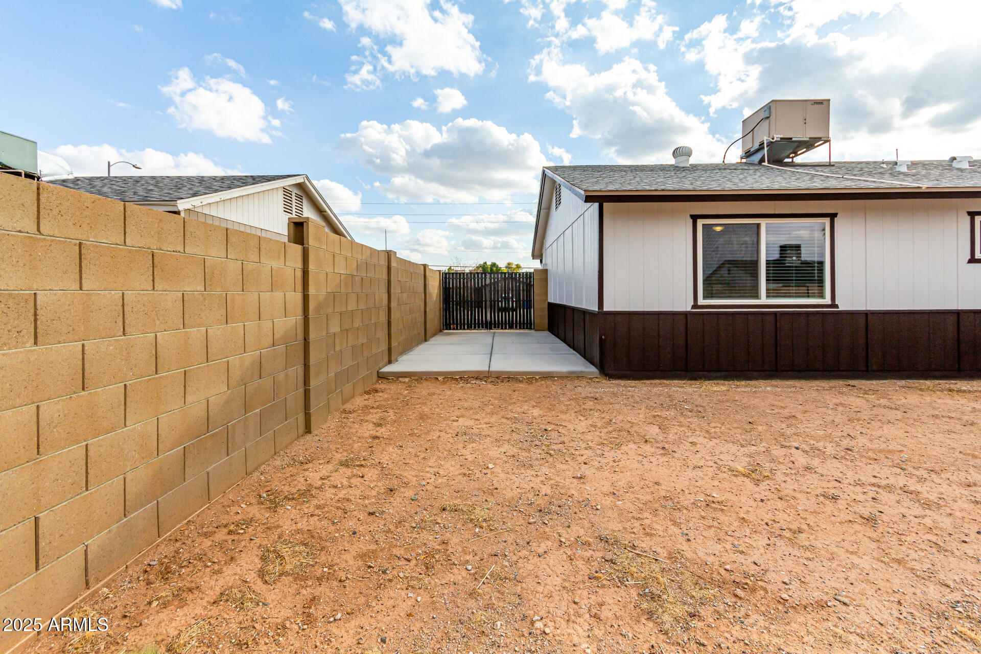 3214 W GROVERS Avenue