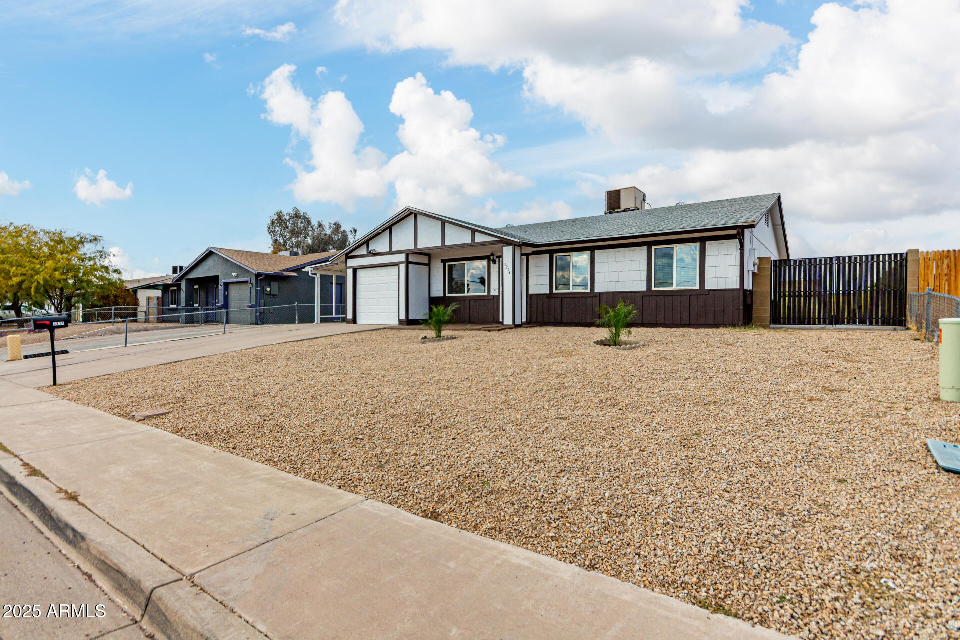 3214 W GROVERS Avenue