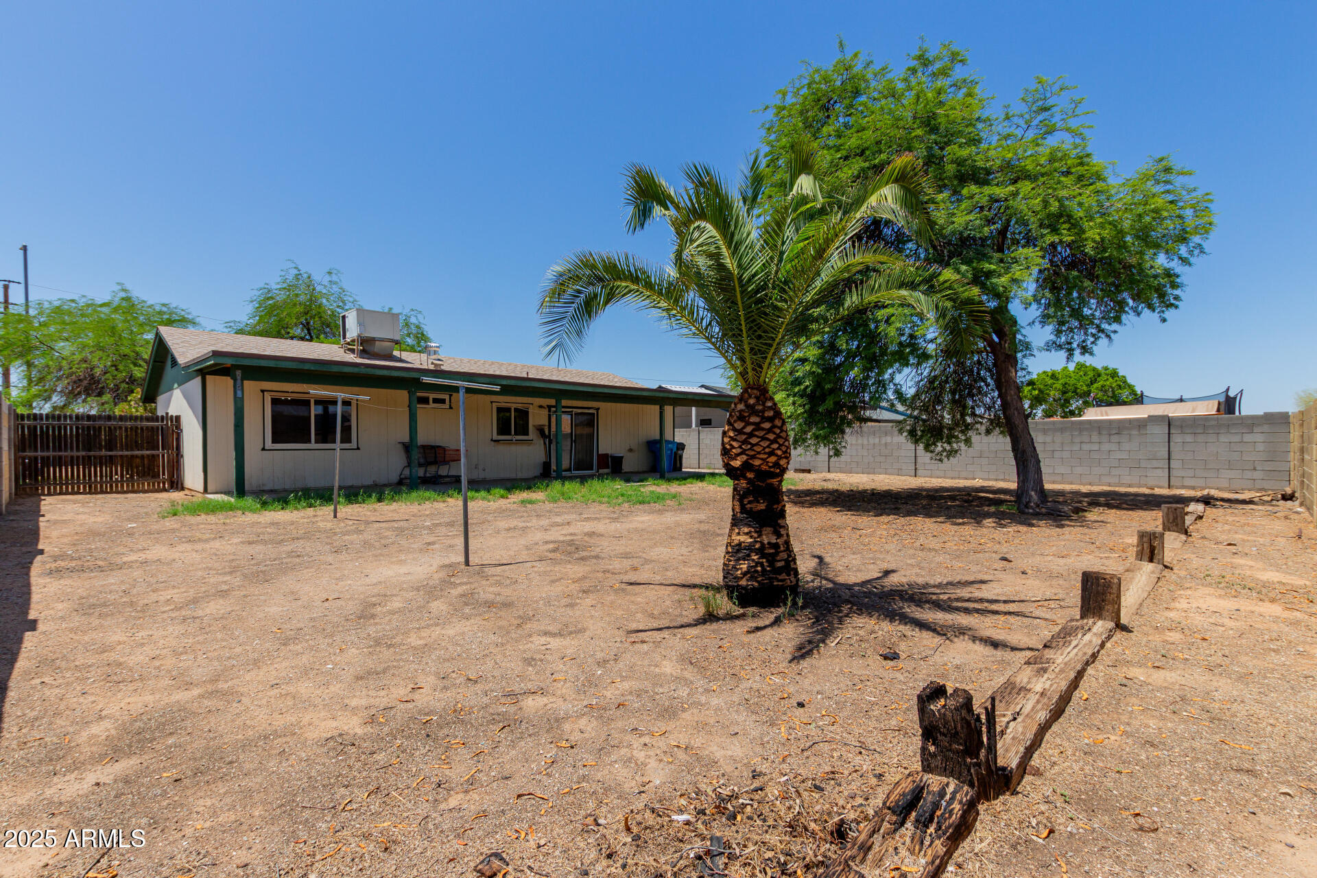 3226 W GROVERS Avenue