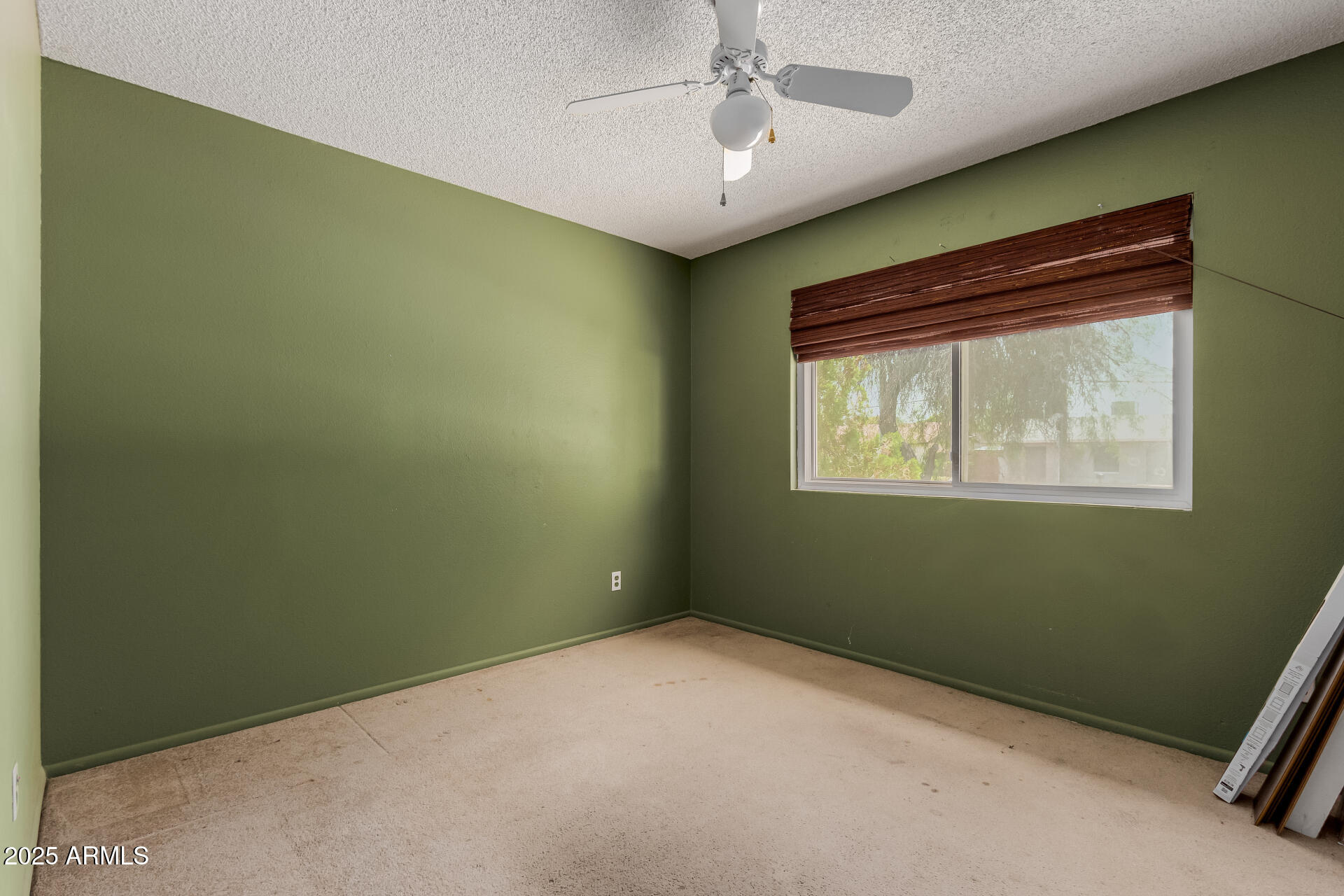 3226 W GROVERS Avenue