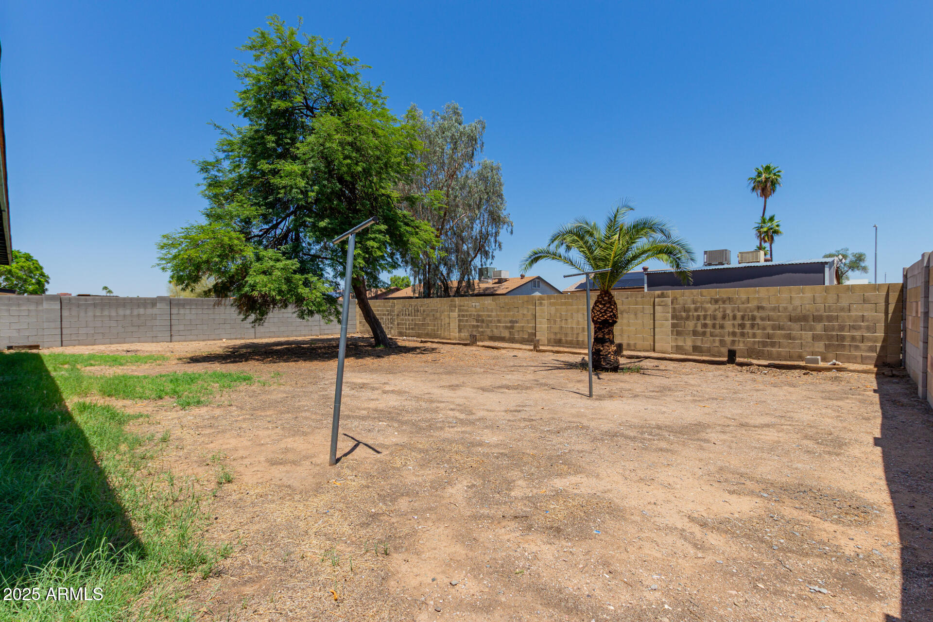 3226 W GROVERS Avenue