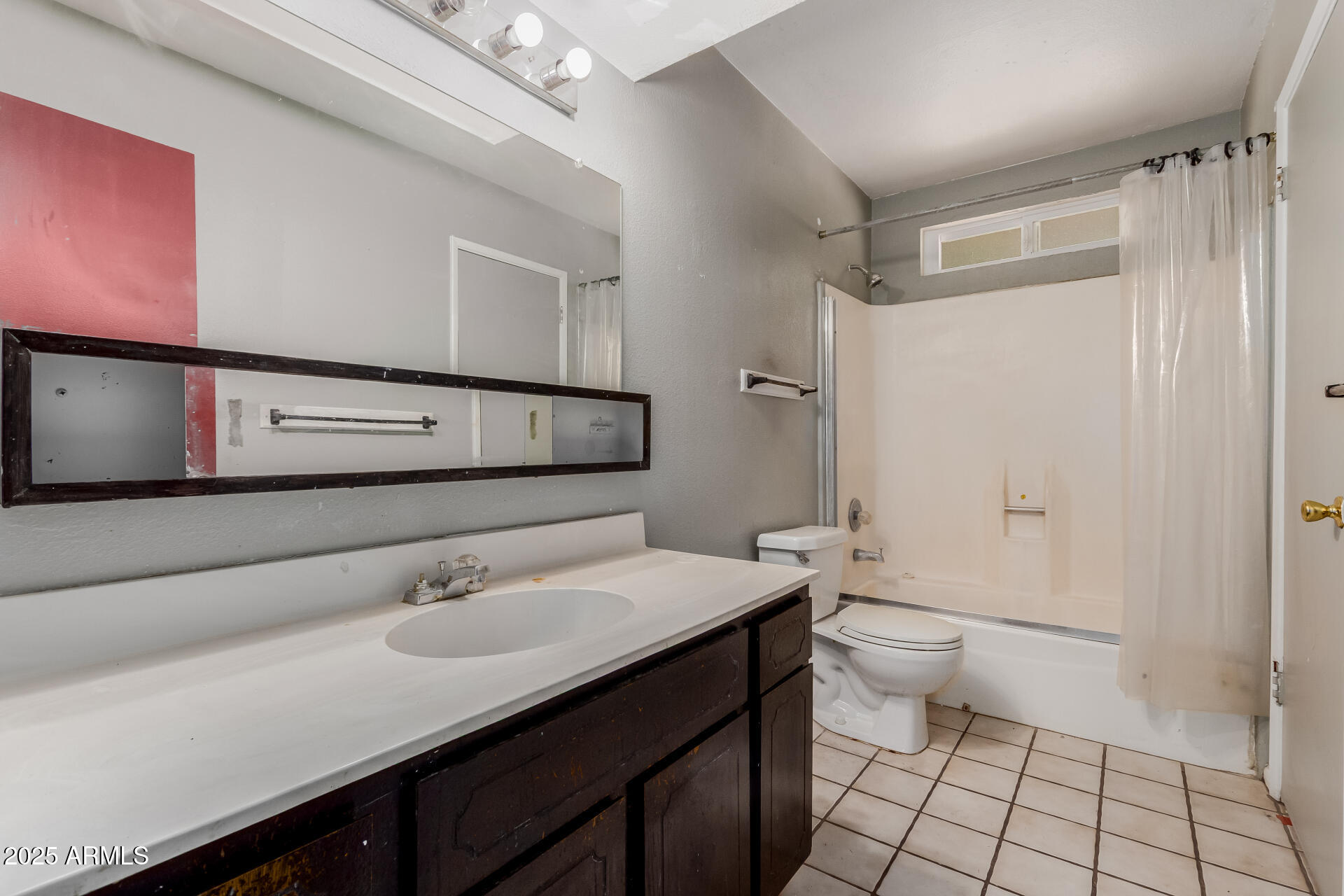 3226 W GROVERS Avenue