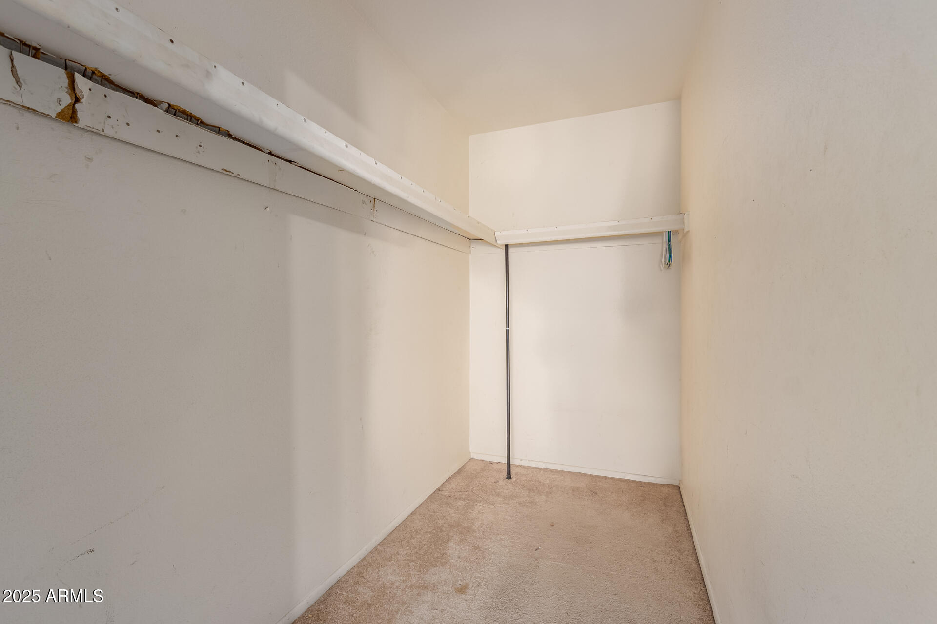 3226 W GROVERS Avenue