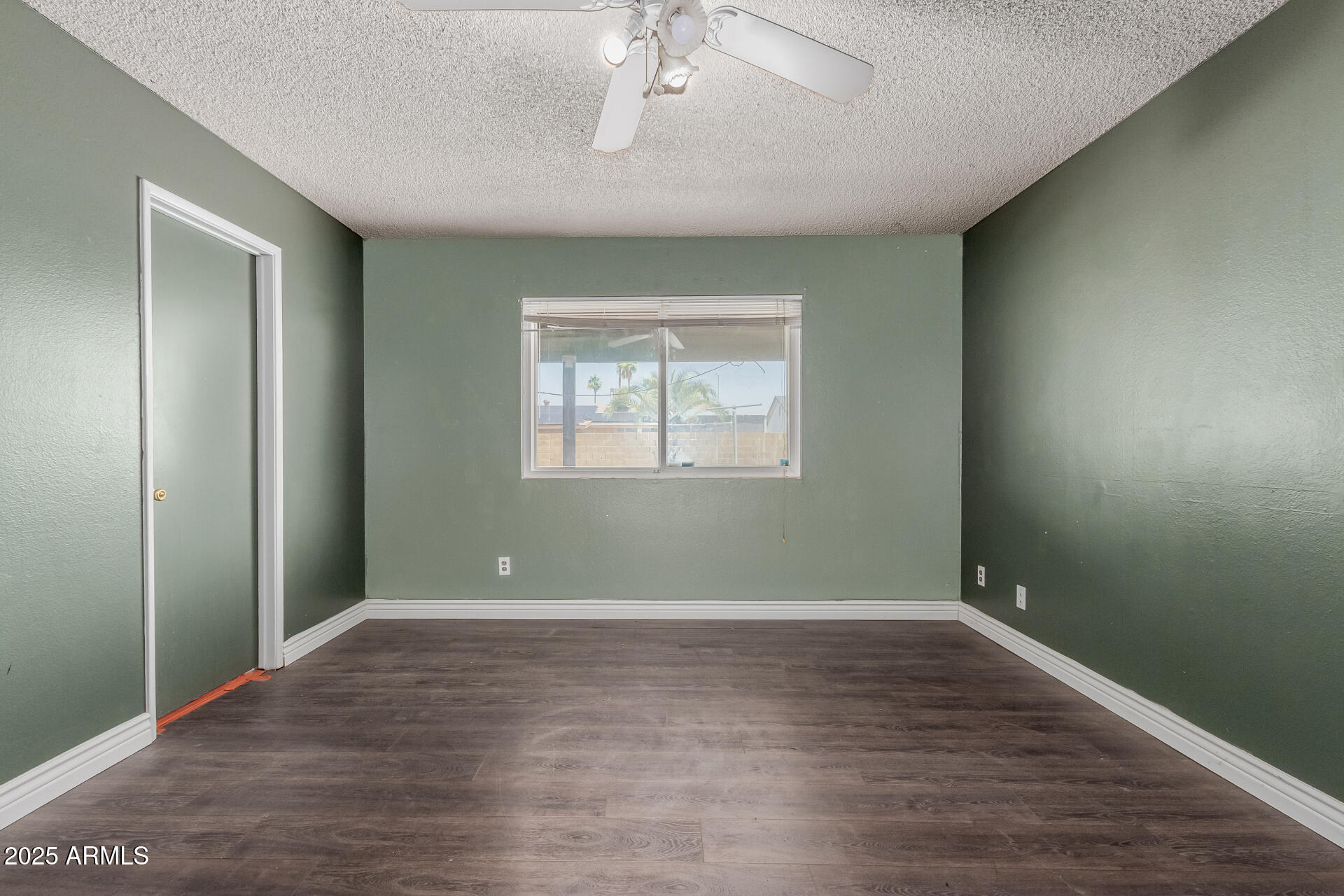 3226 W GROVERS Avenue