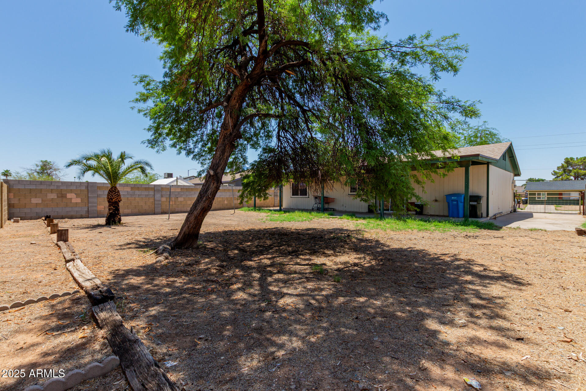 3226 W GROVERS Avenue