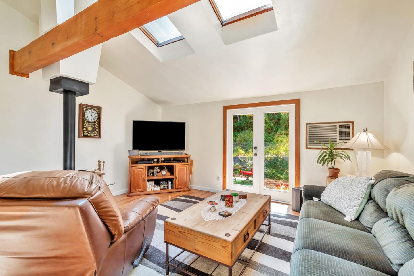 7185 Redwood Retreat Road