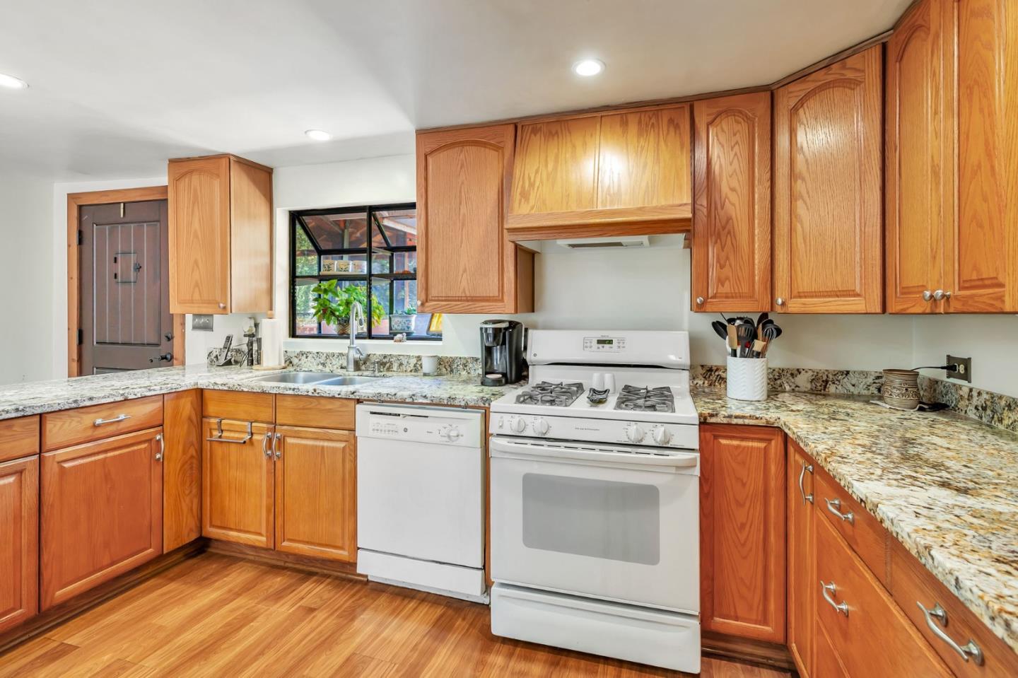 7185 Redwood Retreat Road