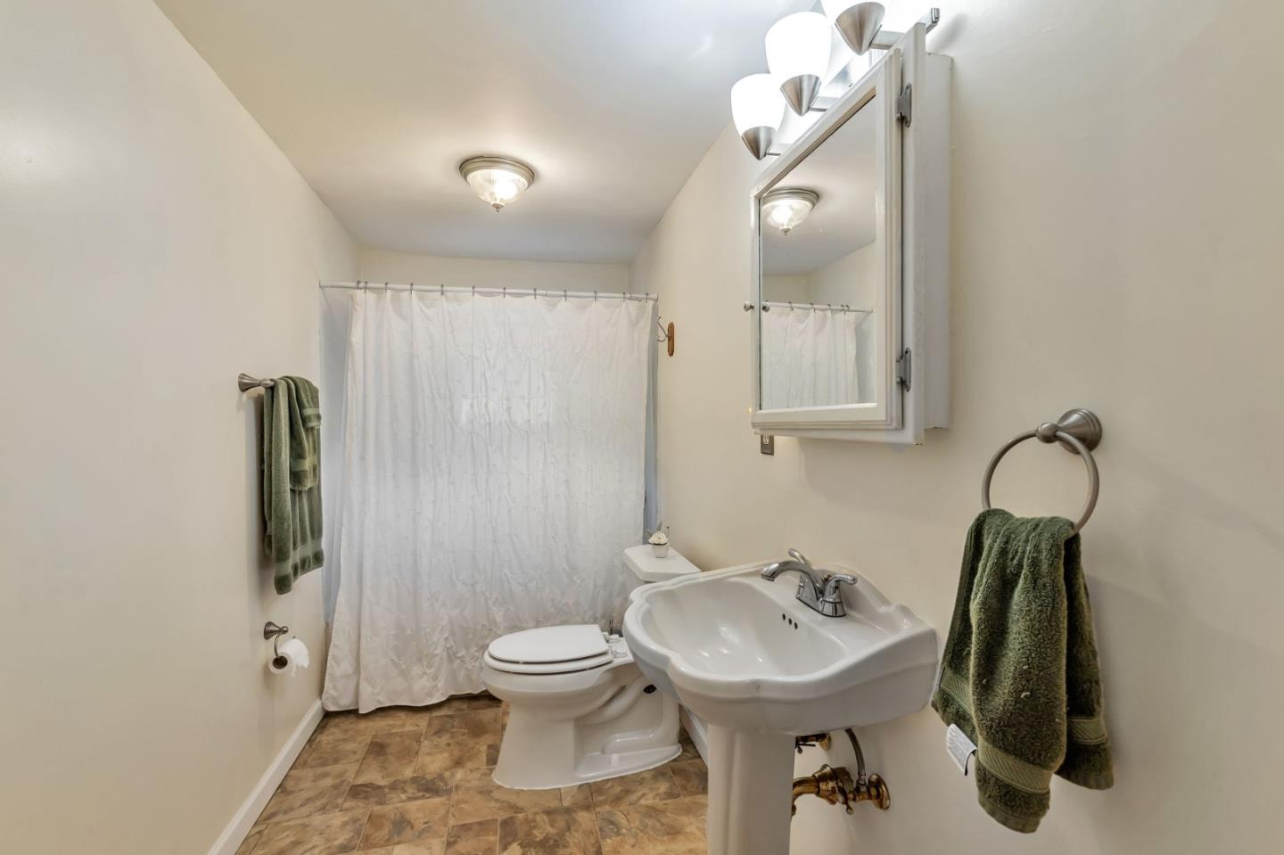 7185 Redwood Retreat Road