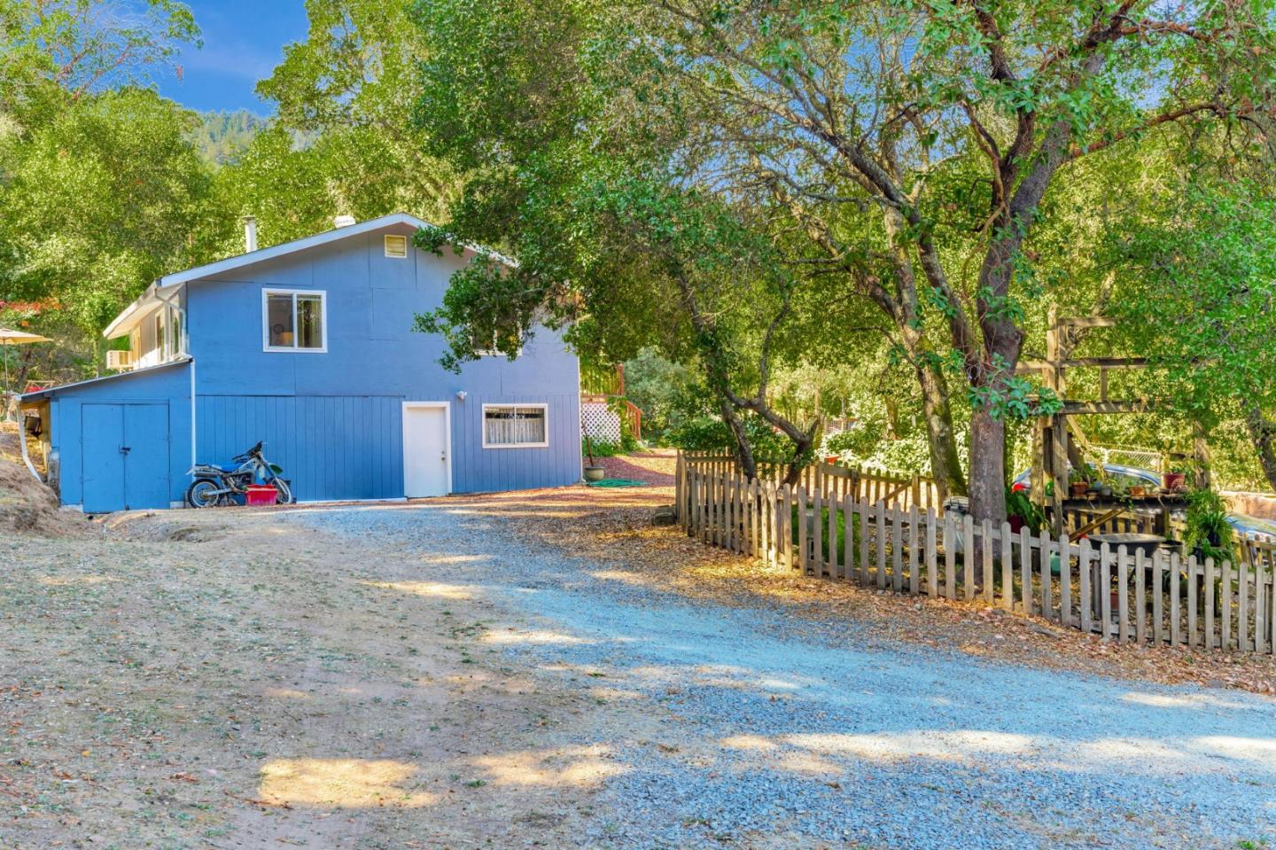 7185 Redwood Retreat Road