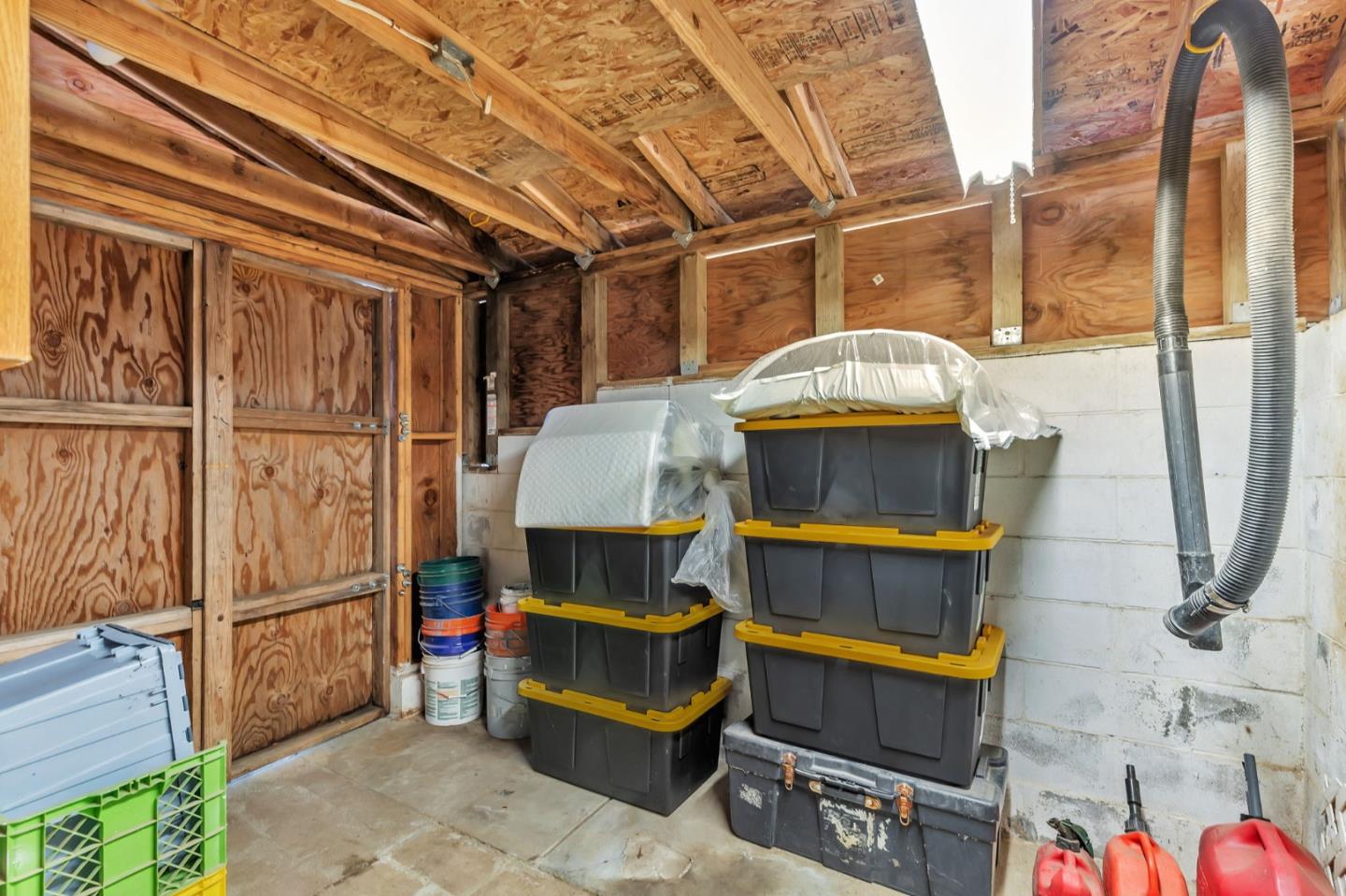 7185 Redwood Retreat Road