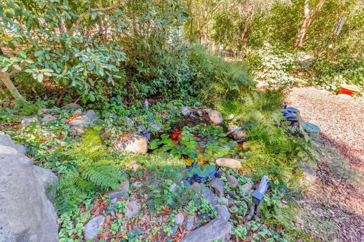 7185 Redwood Retreat Road