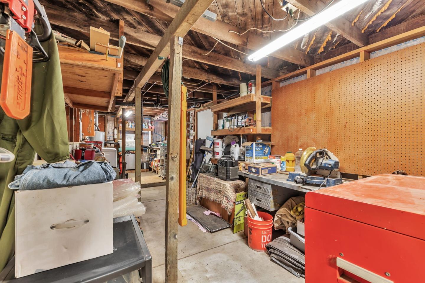 7185 Redwood Retreat Road