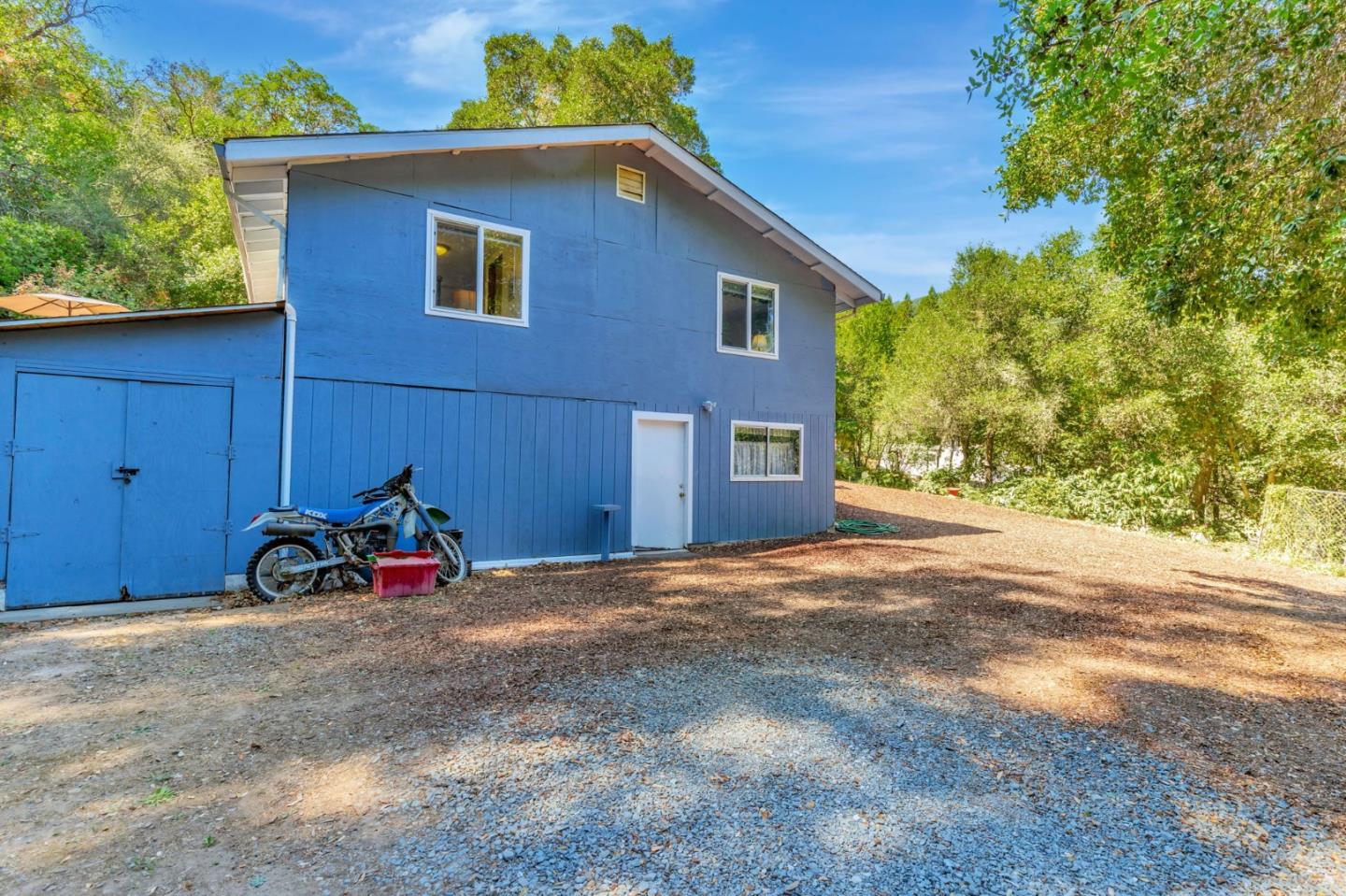 7185 Redwood Retreat Road