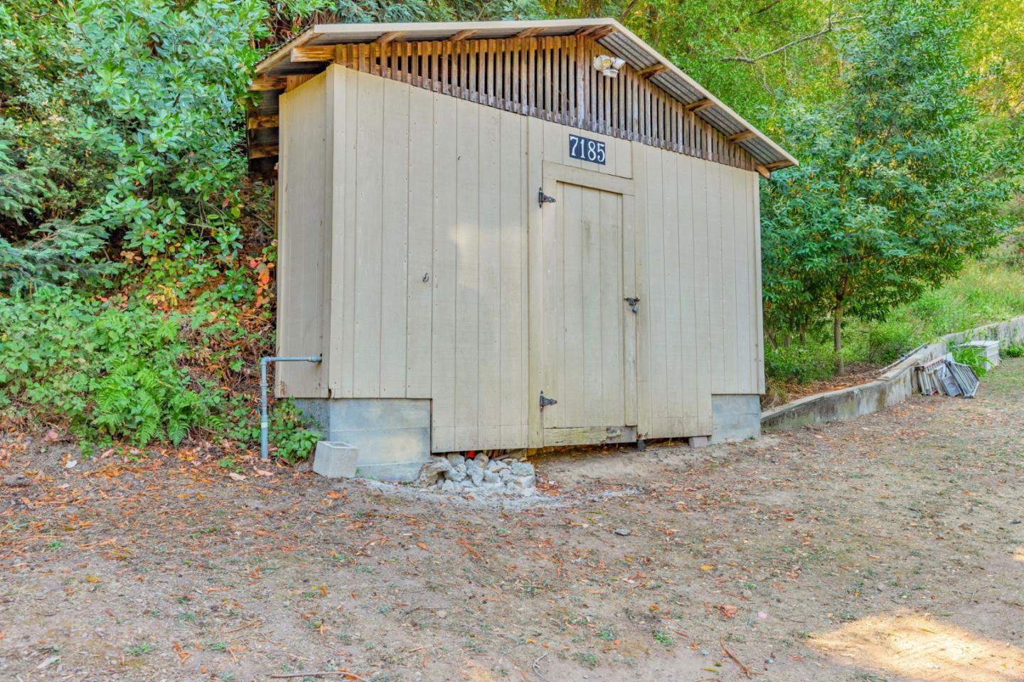 7185 Redwood Retreat Road