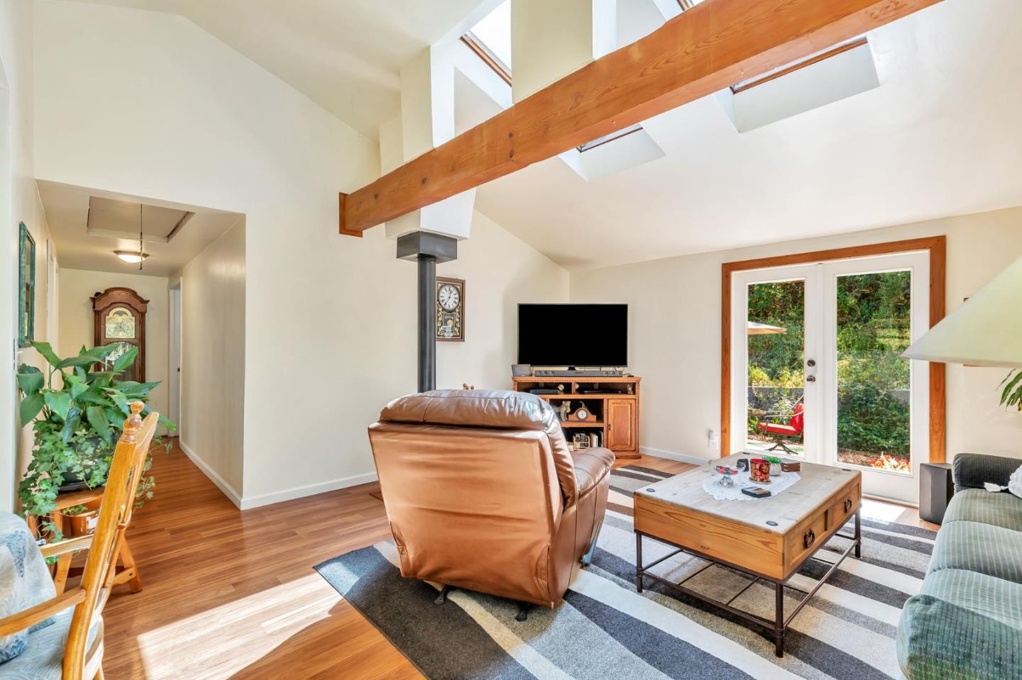 7185 Redwood Retreat Road